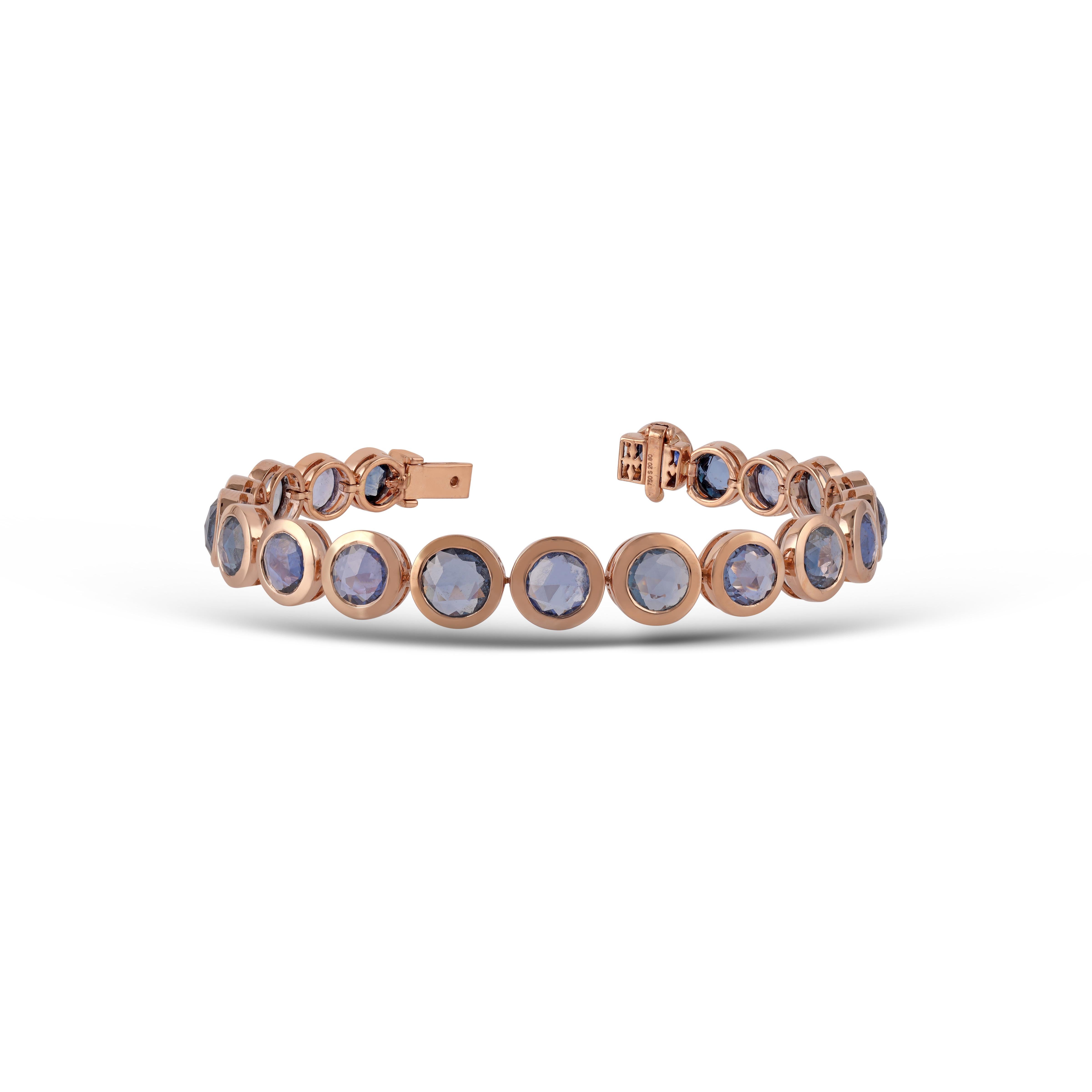 Round Cut 20.80 Carat Clear Sapphire Colse setting Bracelet in 18k Rose Gold For Sale