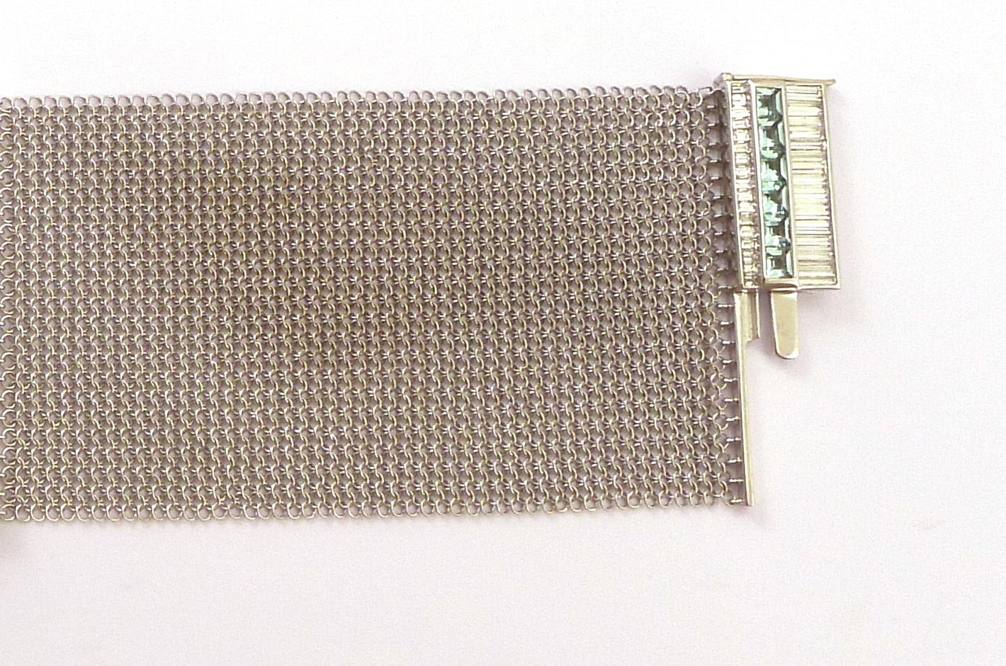 Contemporary 20.80 Carat Emerald and 18 Karat Gold Mesh Bracelet from an Antique Evening Bag For Sale