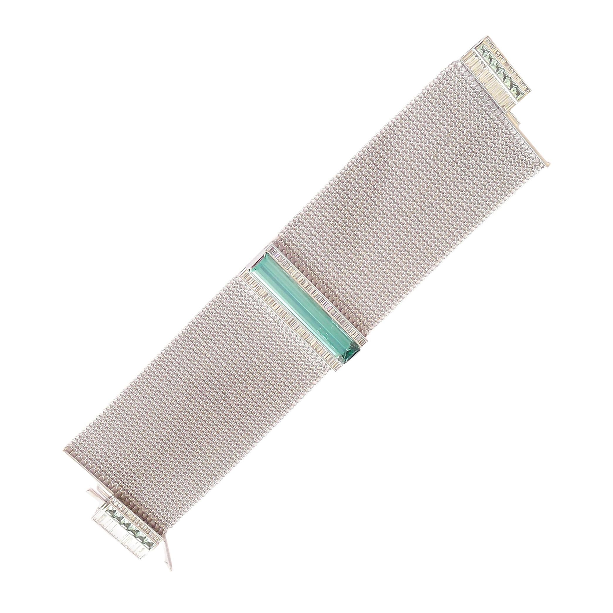 20.80 Carat Emerald and 18 Karat Gold Mesh Bracelet from an Antique Evening Bag For Sale