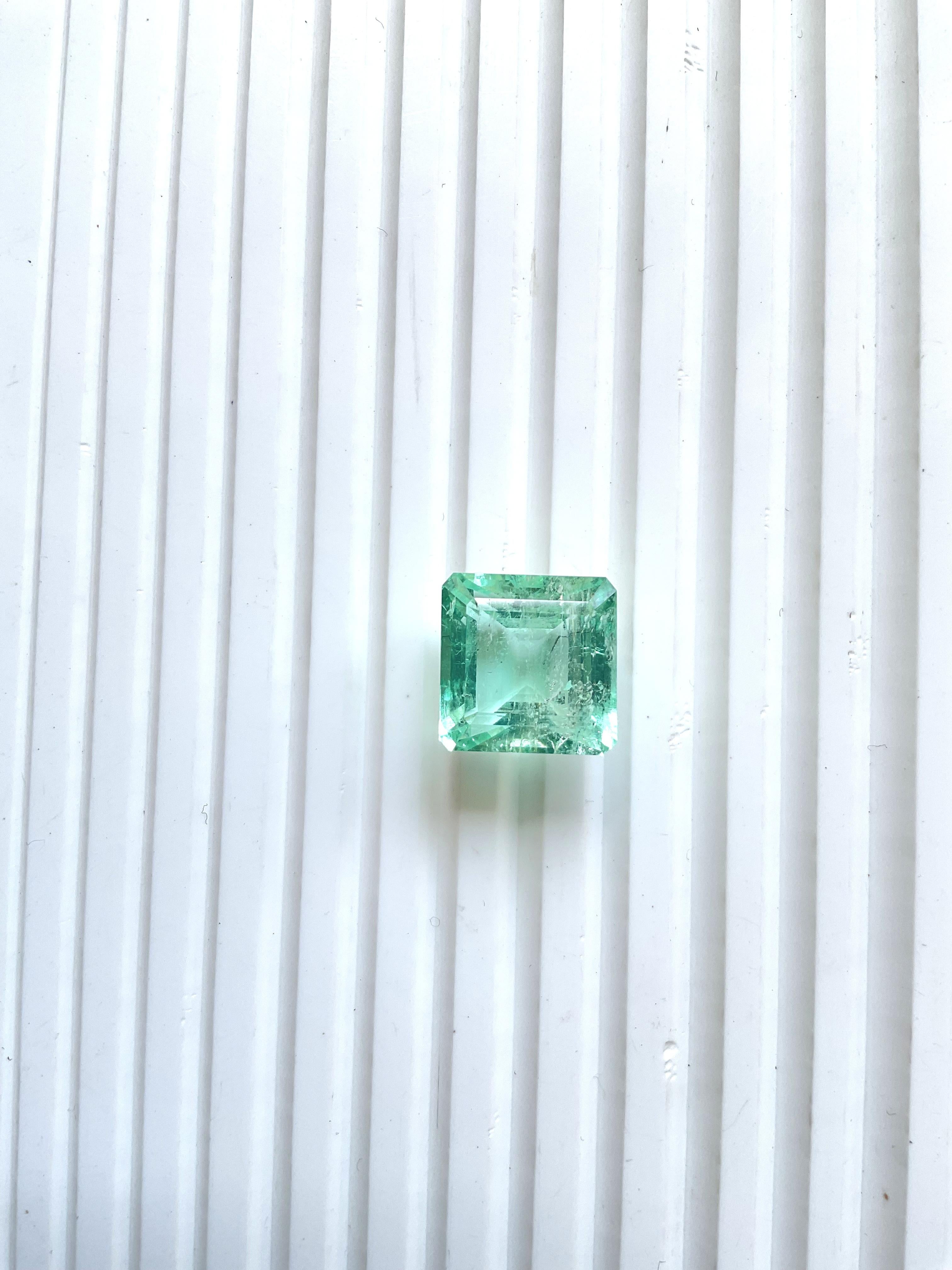 Russian Emerald Princess Cut for Fine Jewelry Ring  Natural Gemstone
Gemstone - Emerald
Weight  - 20.82 Carats
Size - 14.5x11 MM

