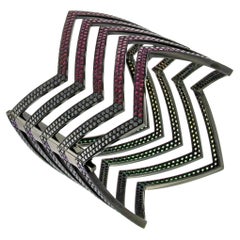 Bracciale Chevron da 20,84 carati con zaffiro colorato, rubino, tsavorite e ametista in 18 carati