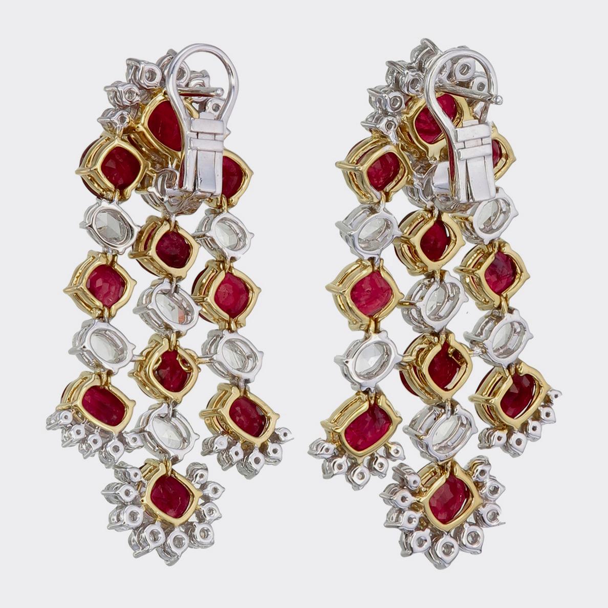 Taille ovale Boucles d'oreilles en or blanc 18 carats avec rubis et diamants de 20,87 carats (Burma No Heat) en vente