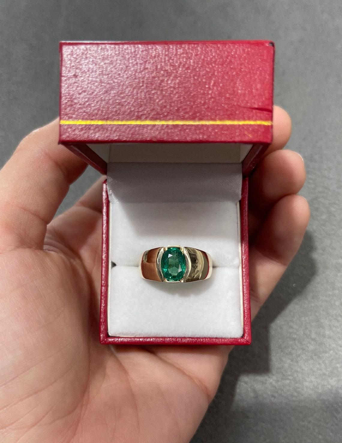 Modern 2.08ct 14K Oval Emerald Solitaire Ring For Sale