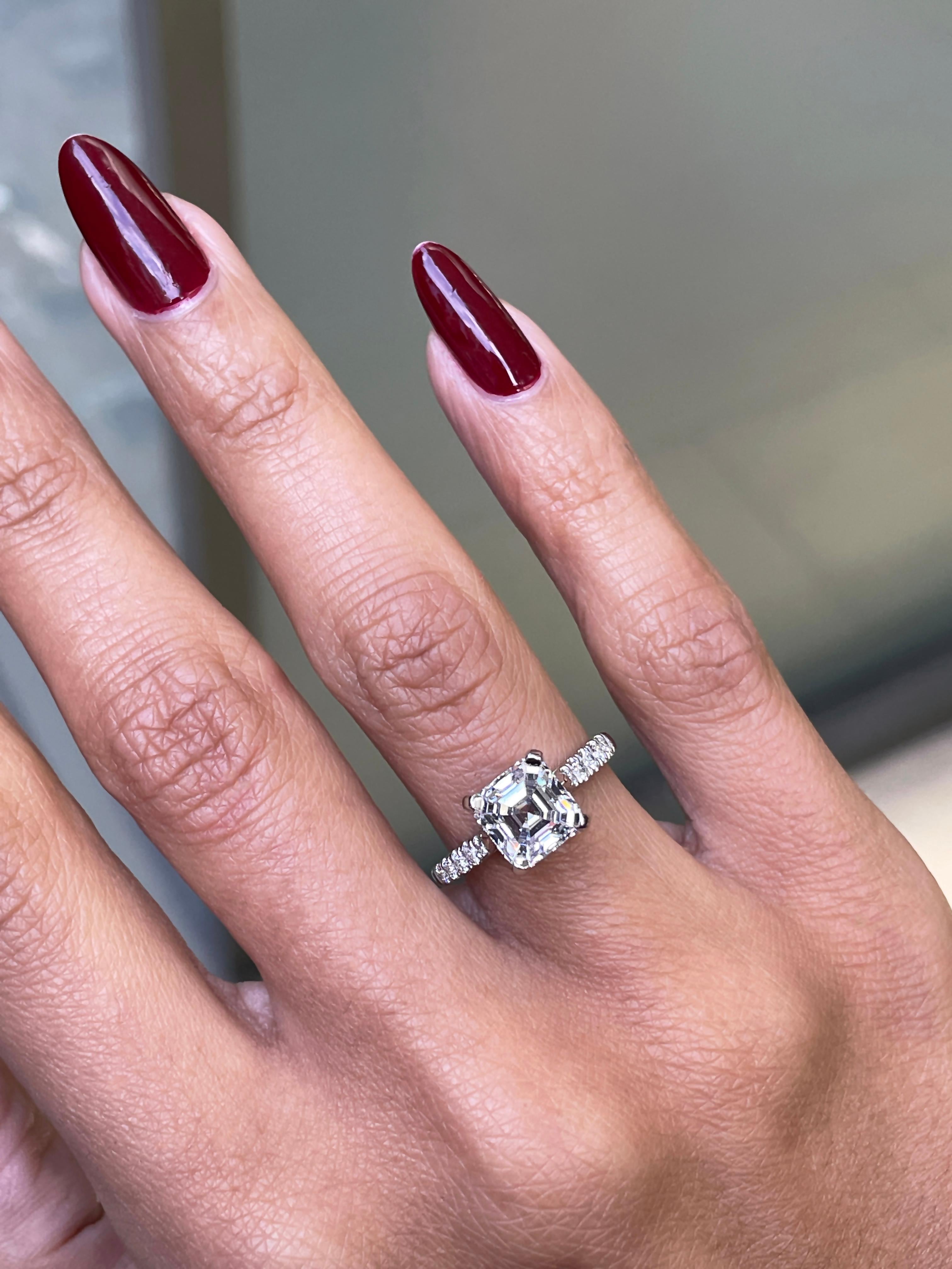 Women's 2.08ct H VVS1 Square Emerald Cut Diamond Platinum Engagement Ring For Sale