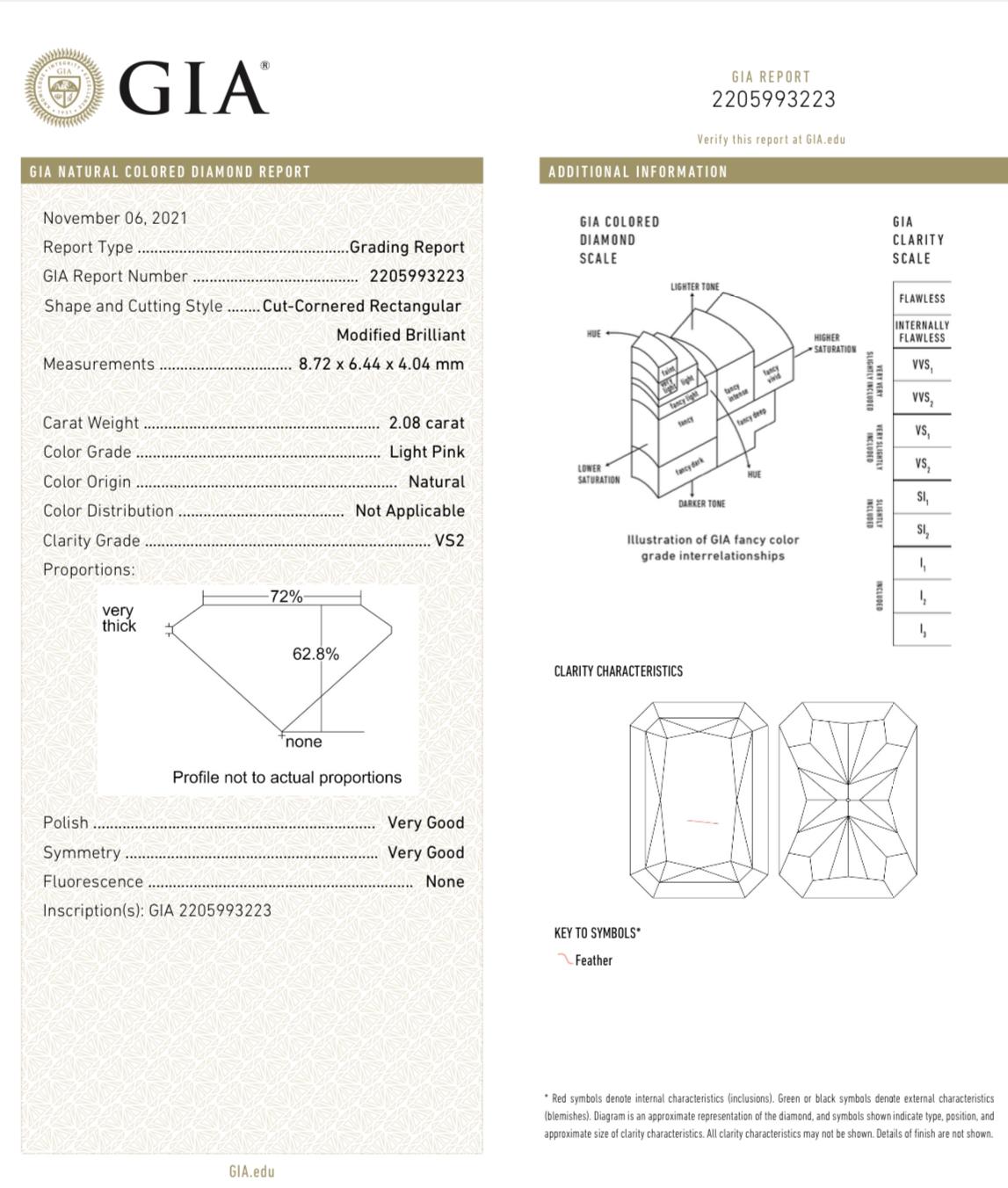 - Schöner rechteckiger 2ct Radiant in einem zarten Platin und Rose Gold Halo Ring 
- GIA-zertifiziert als 