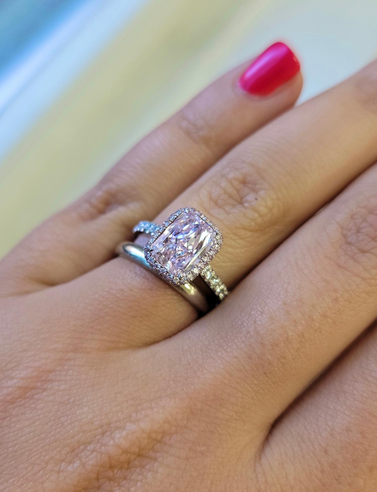 2,08 Karat Hellrosa Langer strahlender VS2 GIA Ring im Zustand „Neu“ in New York, NY