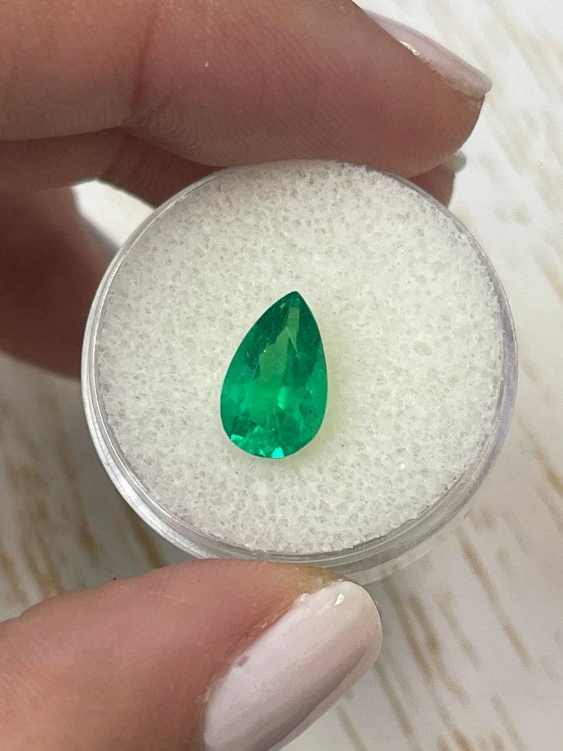 Taglio a goccia Smeraldo colombiano verde giallastro da 2,09 carati 11x7 - Gemma di maggio con taglio a pera in vendita