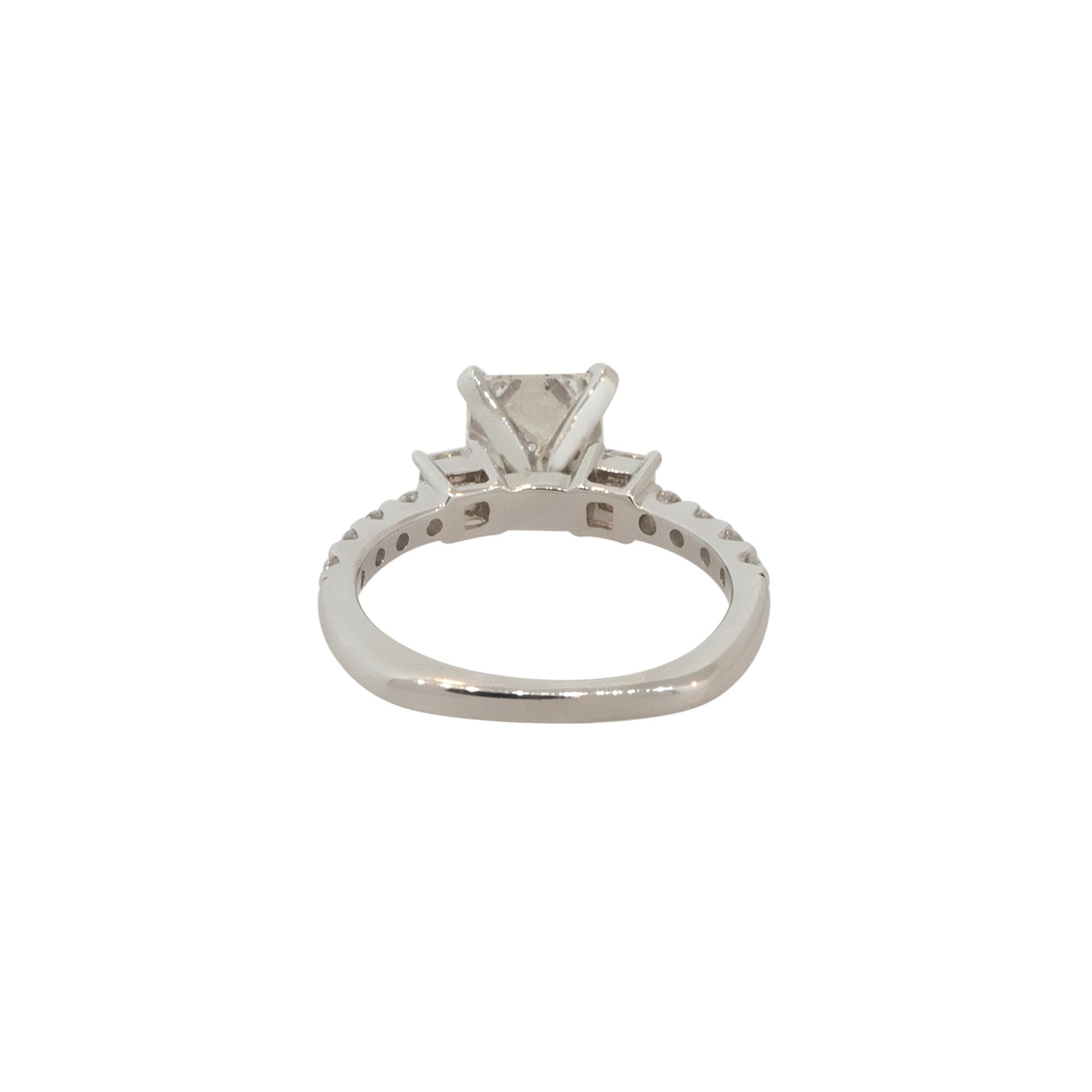 14k Weißgold 2,09ctw 3 Stein Princess Cut Diamant Verlobungsring

Raymond Lee Jewelers in Boca Raton - Südfloridas Anlaufstelle für Diamanten, feinen Schmuck, antiken Schmuck, Nachlassgegenstände und Vintage-Schmuck.

Stil: Frauen 4 Prong 3 Stein