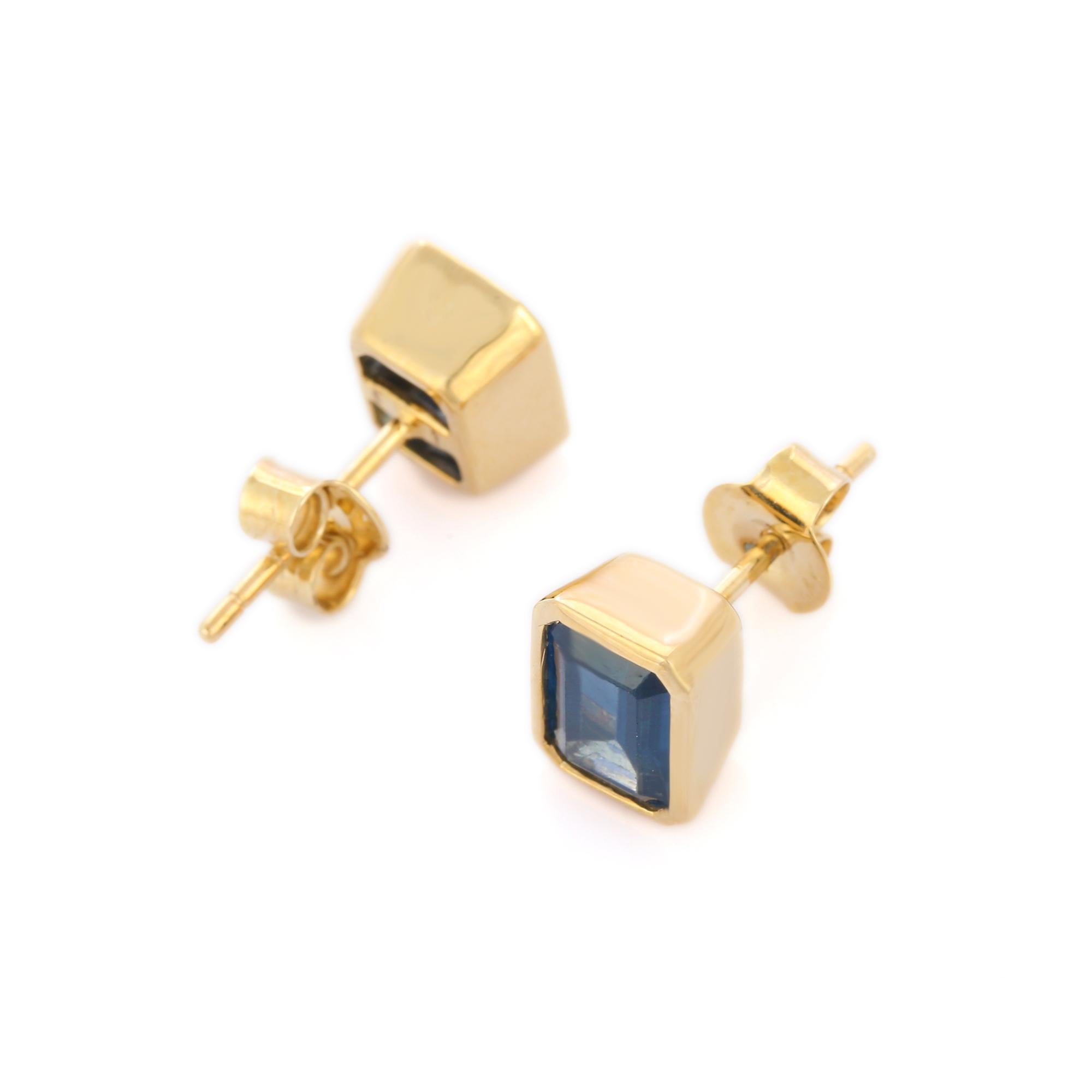 Moderne Boucles d'oreilles en or jaune massif 14 carats avec saphir bleu facetté de 2,09 carats clouté en vente