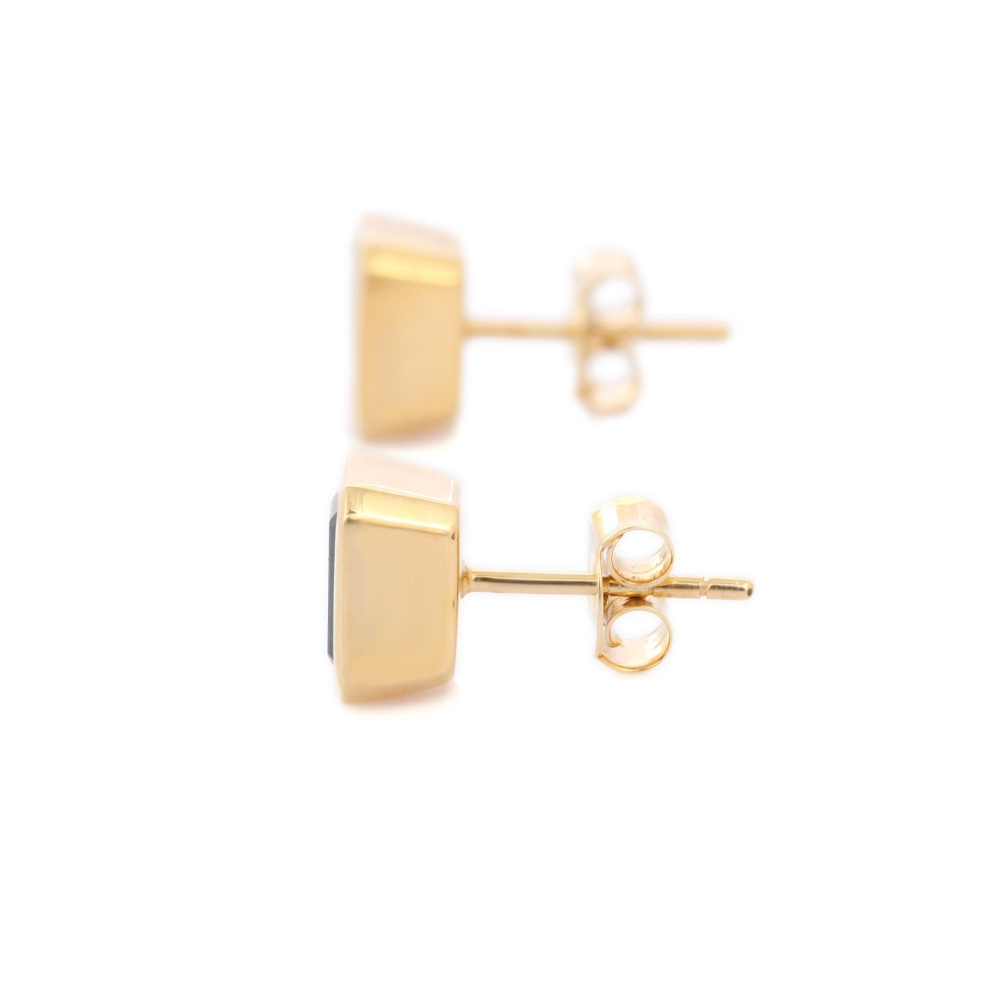 Taille octogone Boucles d'oreilles en or jaune massif 14 carats avec saphir bleu facetté de 2,09 carats clouté en vente