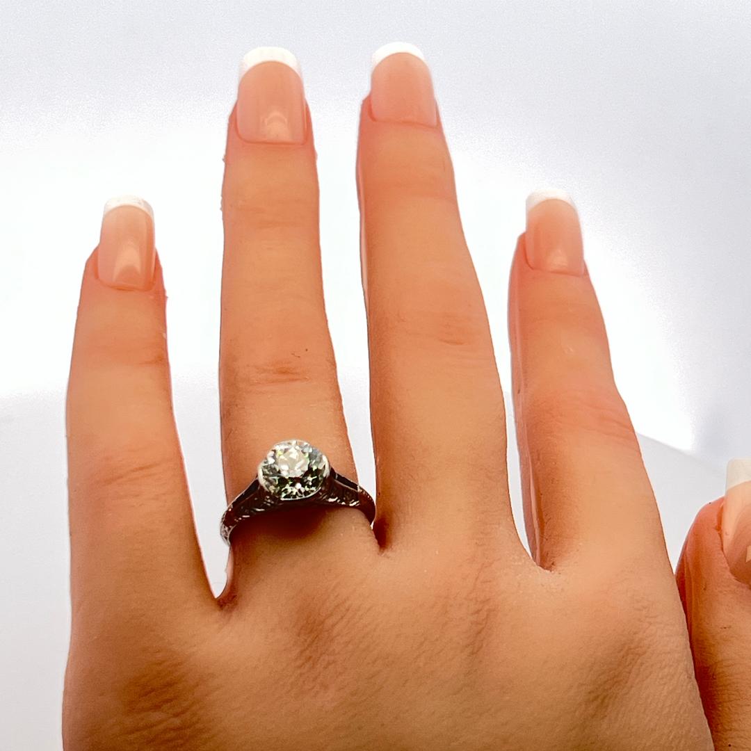 2.09 Carat Old European Cut M SI1 Diamond Platinum Art Deco Ring (bague art déco en platine) en vente 4