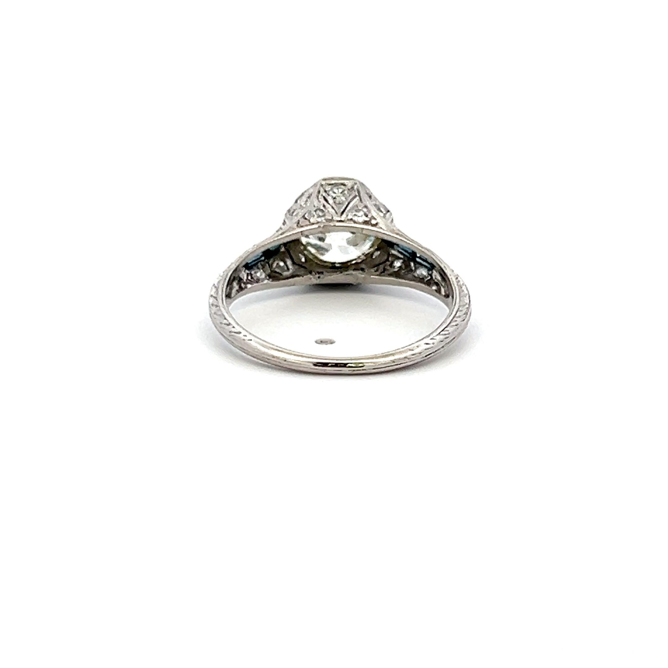 Art déco 2.09 Carat Old European Cut M SI1 Diamond Platinum Art Deco Ring (bague art déco en platine) en vente
