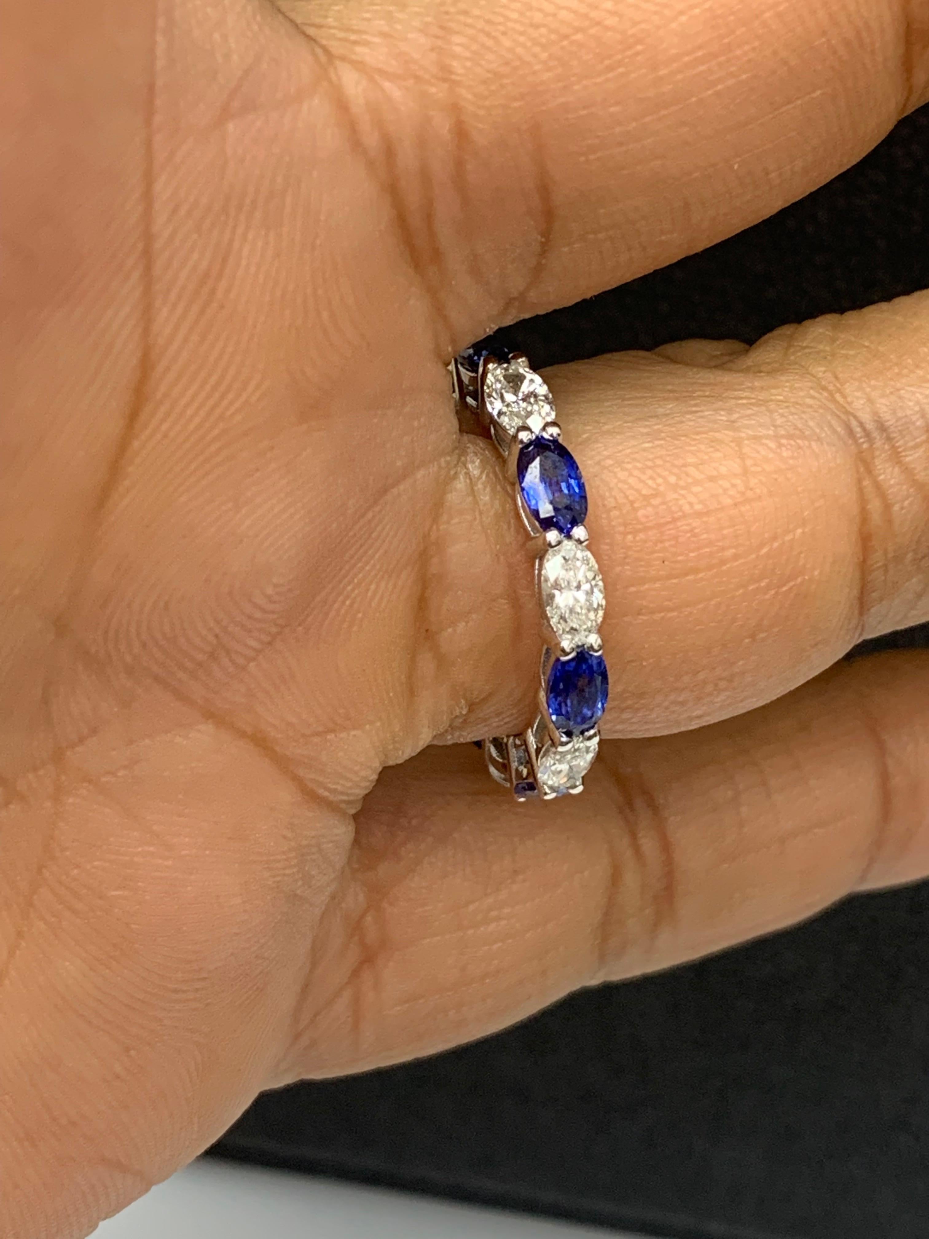 Alianza de eternidad de zafiro talla oval y diamante de 2,09 quilates en oro blanco de 14 quilates en venta 2