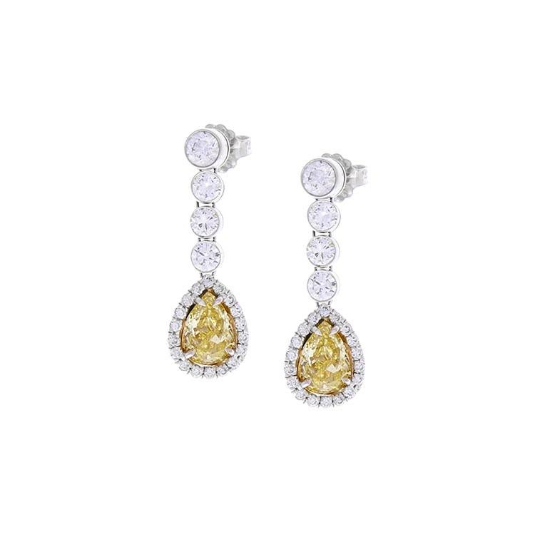 2,09 Karat Birnenform Fancy Yellow Diamond Ohrringe in 18 Karat Weißgold (Zeitgenössisch)