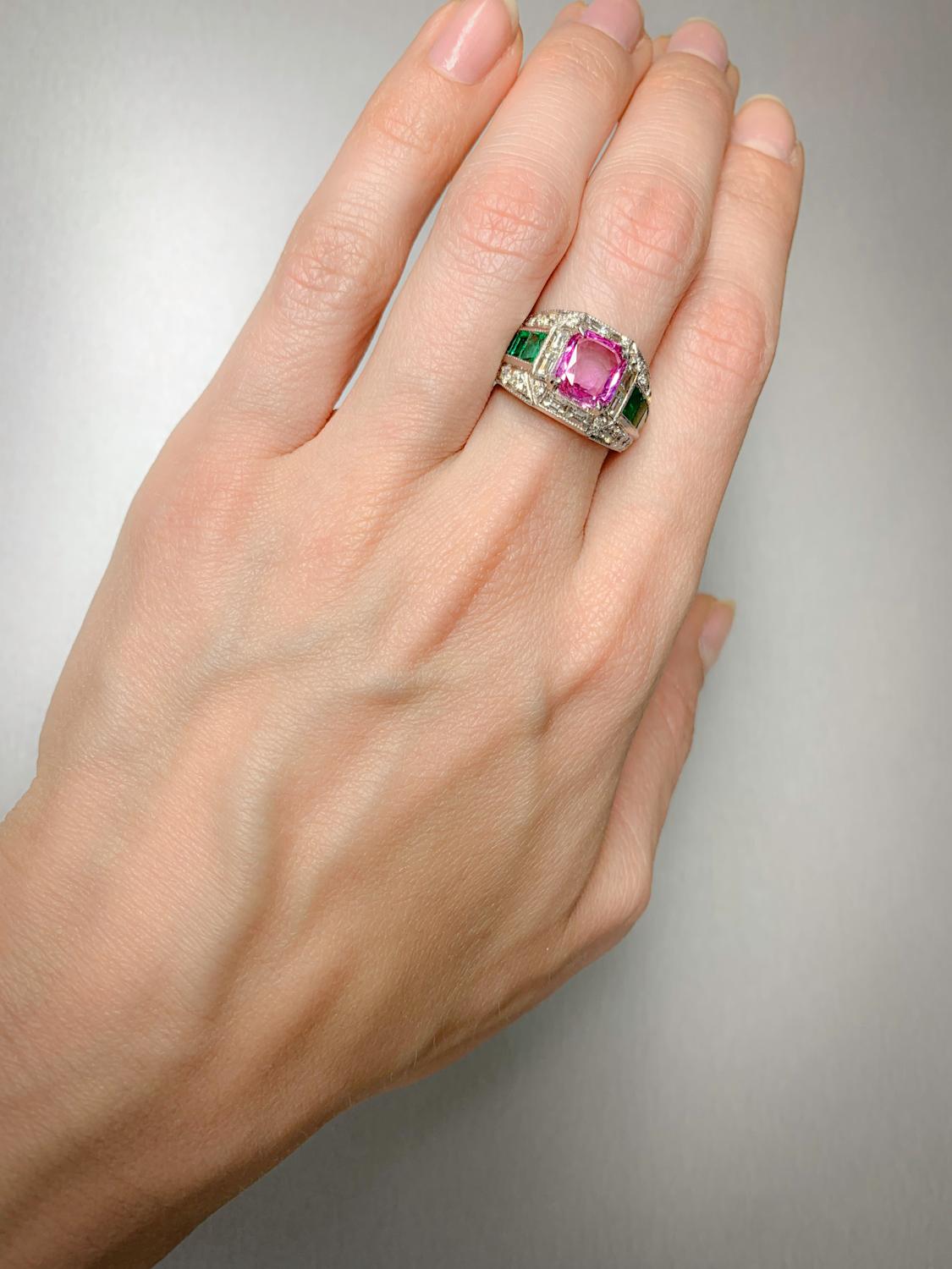 2.09 Carat Pink Sapphire & 2.05 Carat Emerald Diamond Ring For Sale 4