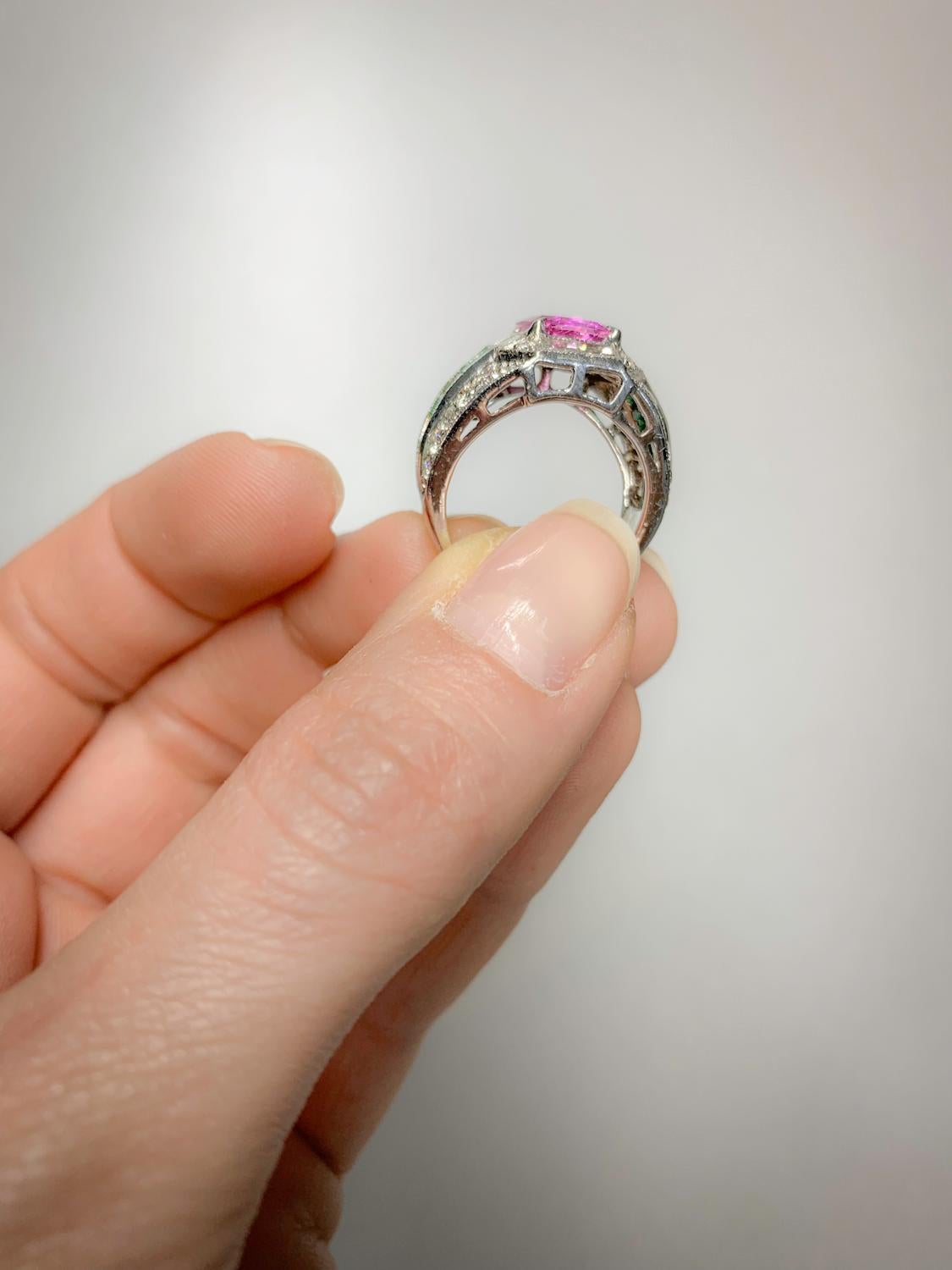 2.09 Carat Pink Sapphire & 2.05 Carat Emerald Diamond Ring For Sale 1