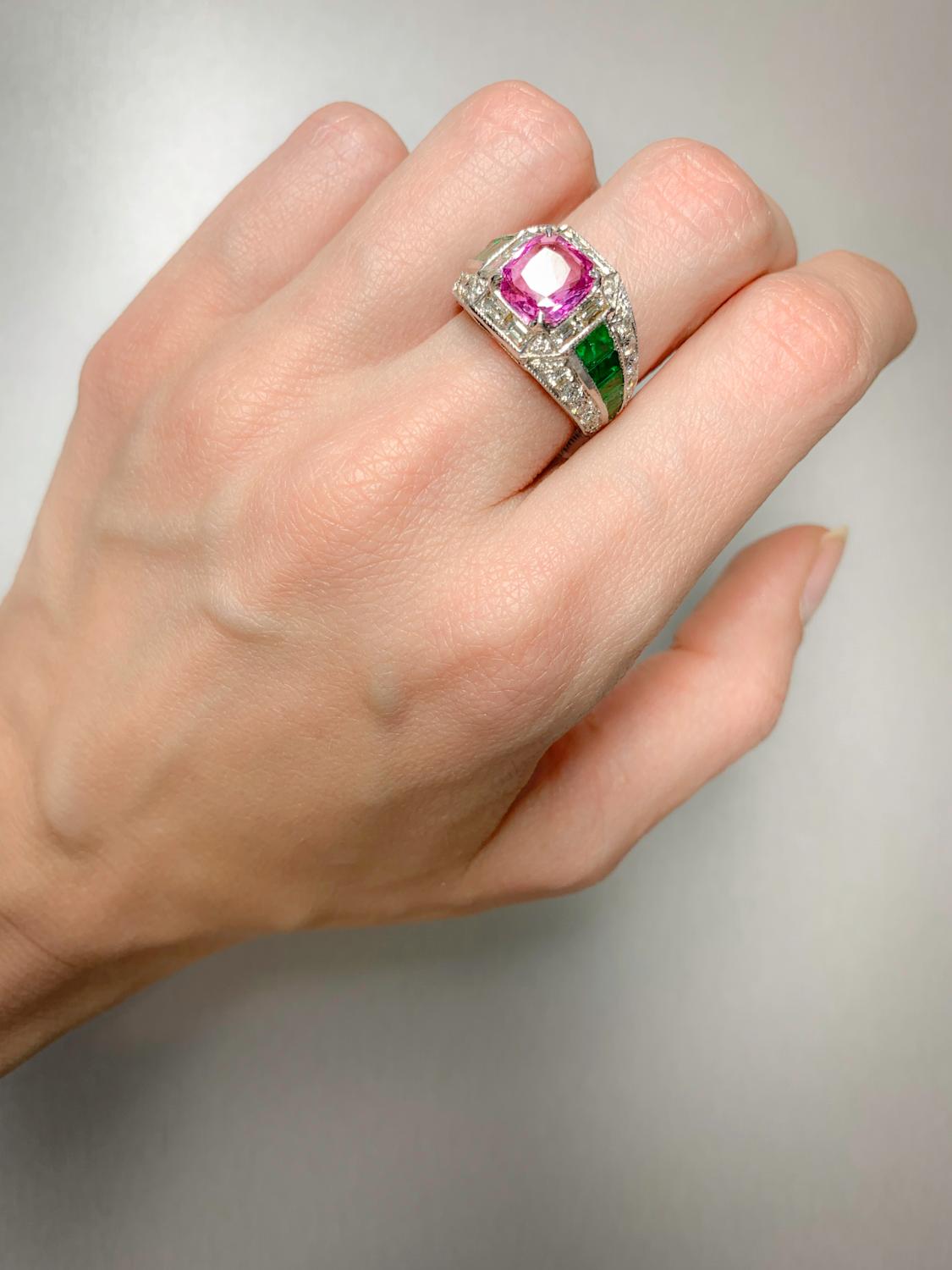 2.09 Carat Pink Sapphire & 2.05 Carat Emerald Diamond Ring For Sale 3