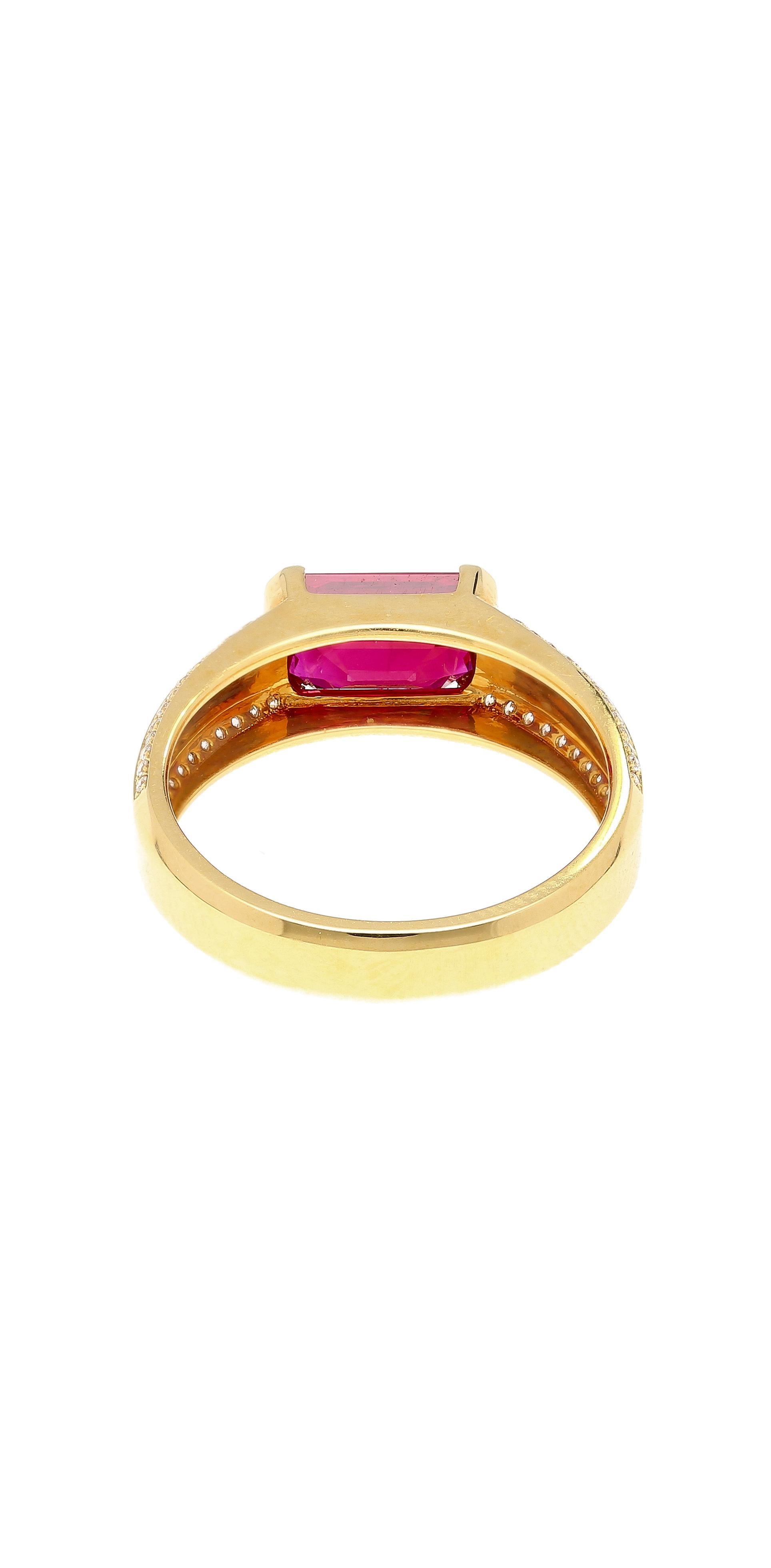 2,09 Karat Vivid Red Pigeon's Blood Burma Rubin Smaragdschliff Ost-West-Ring für Damen oder Herren im Angebot