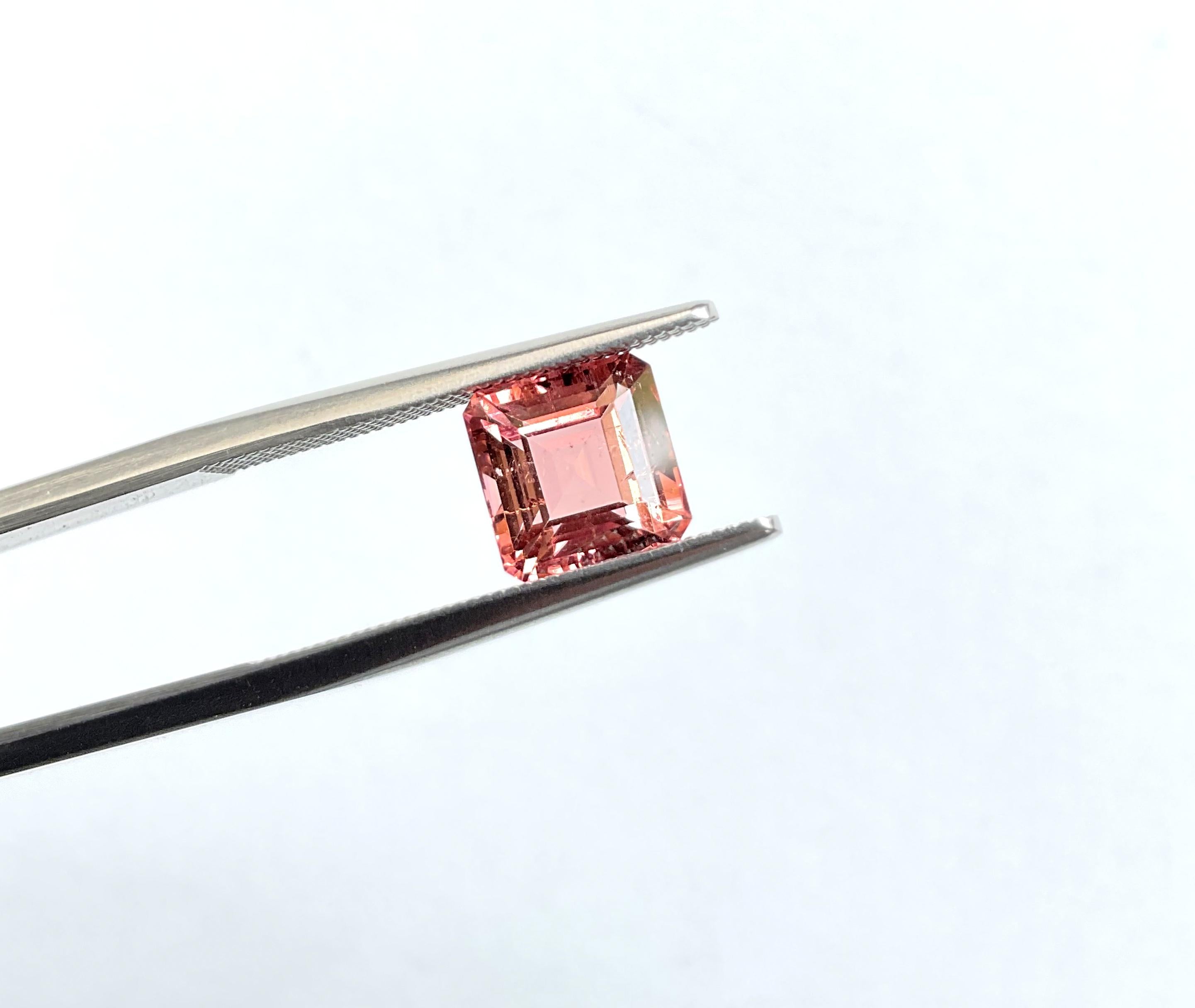 Taille octogone Pierre octogonale taille facettée rose pêche de 2,09 carats de qualité naturelle en vente