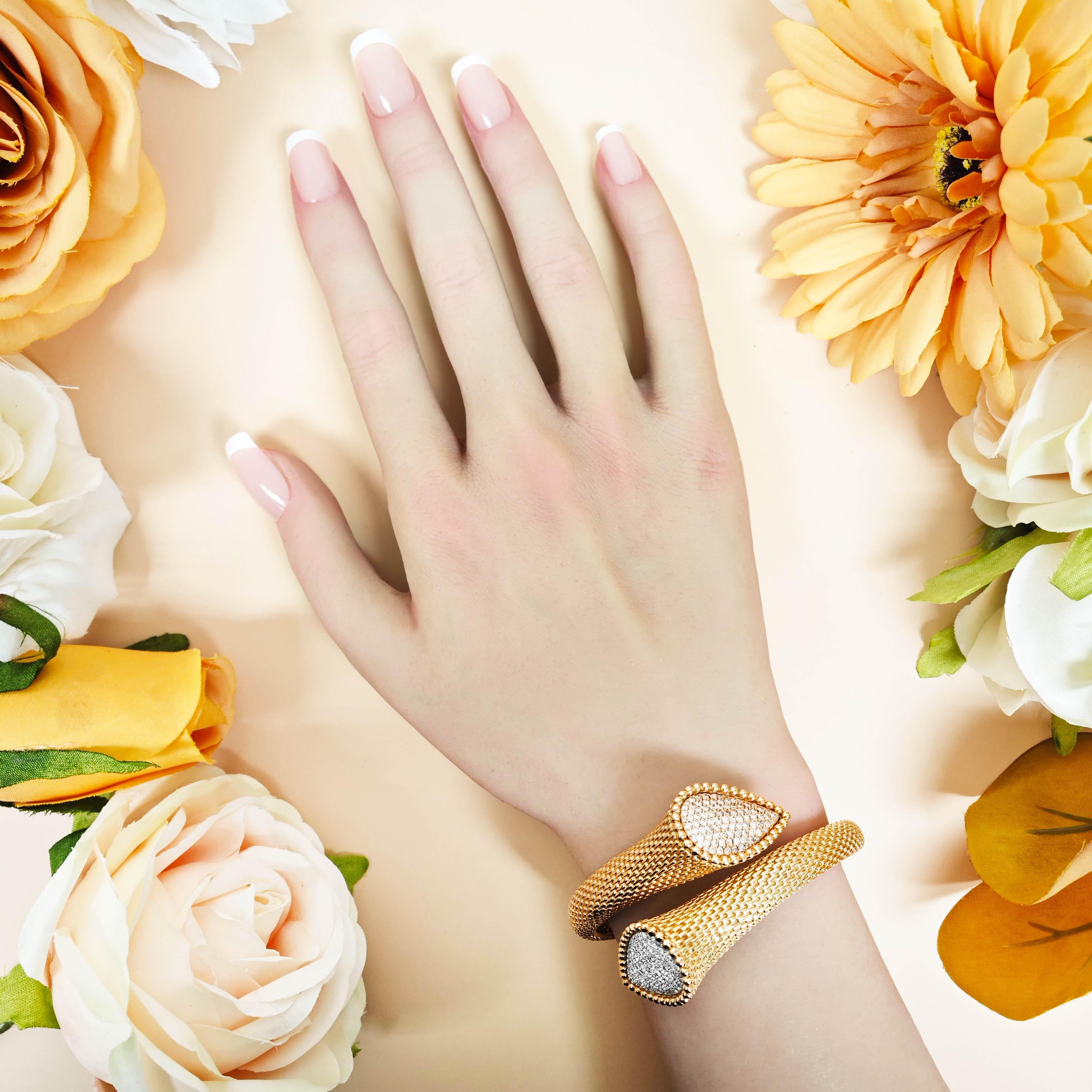Round Cut 2.09 Carats Pink and White Diamond Rose Gold Bangle For Sale