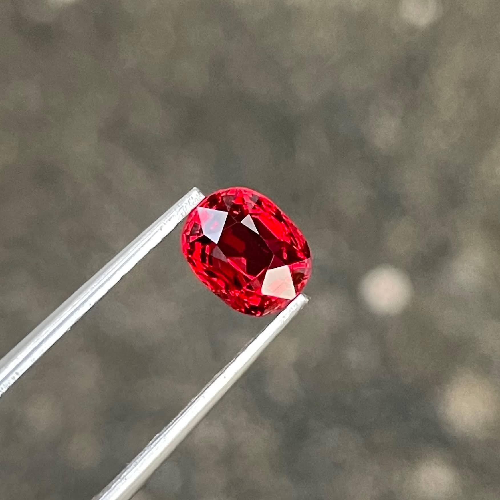 Peso 2,09 carati 
Dimensioni 8,0x6,2x5,1 mm
Trattamento nessuno 
Origine Birmania 
Chiarezza Vvs 
Forma del cuscino 
Tagliare un cuscino di fantasia 


Questa splendida gemma di spinello rosso da 2,09 carati, tagliata a cuscino alla perfezione,