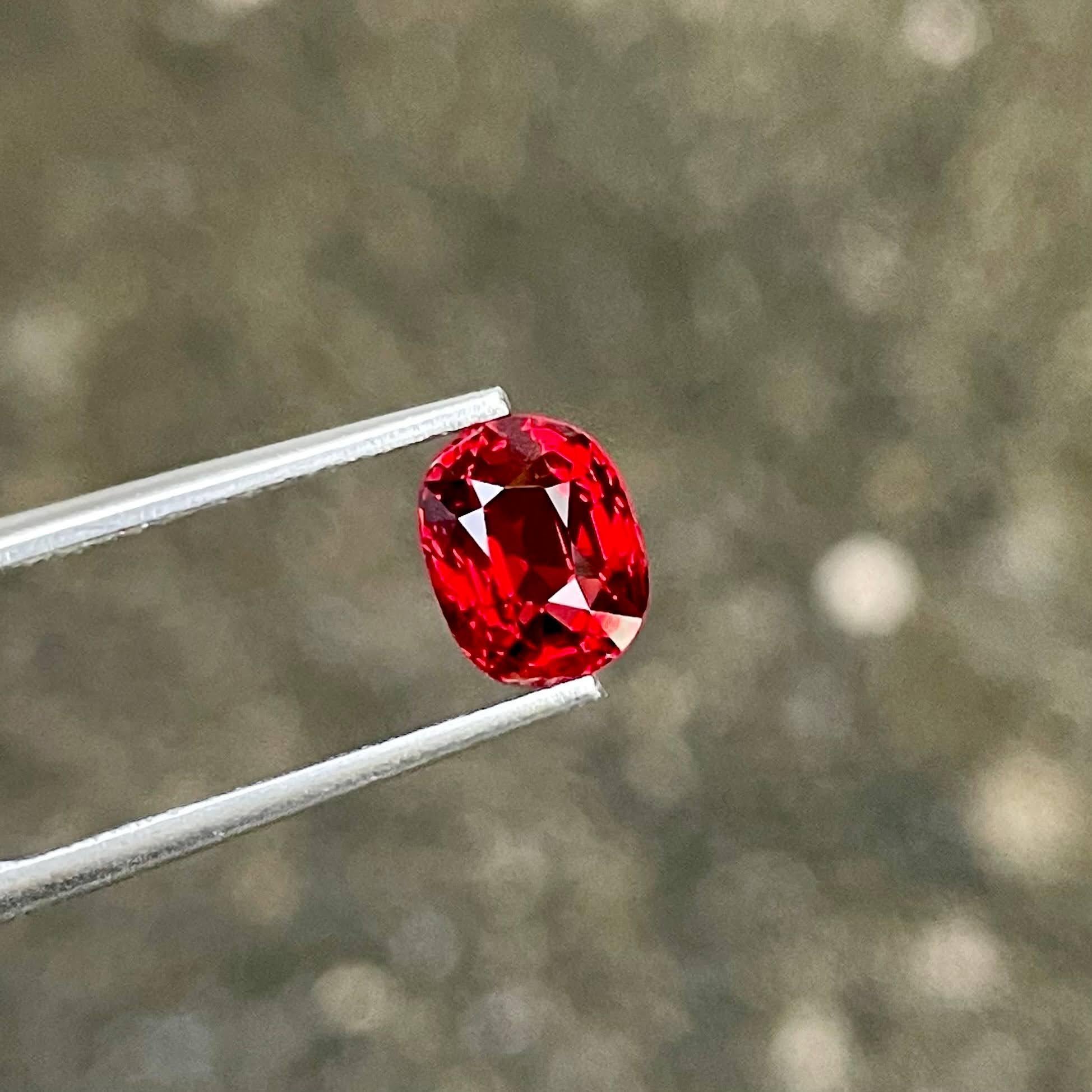 Moderno 2.09 carati di pietra Spinello Rosso Taglio Cuscino Gemma Naturale dalla Birmania in vendita