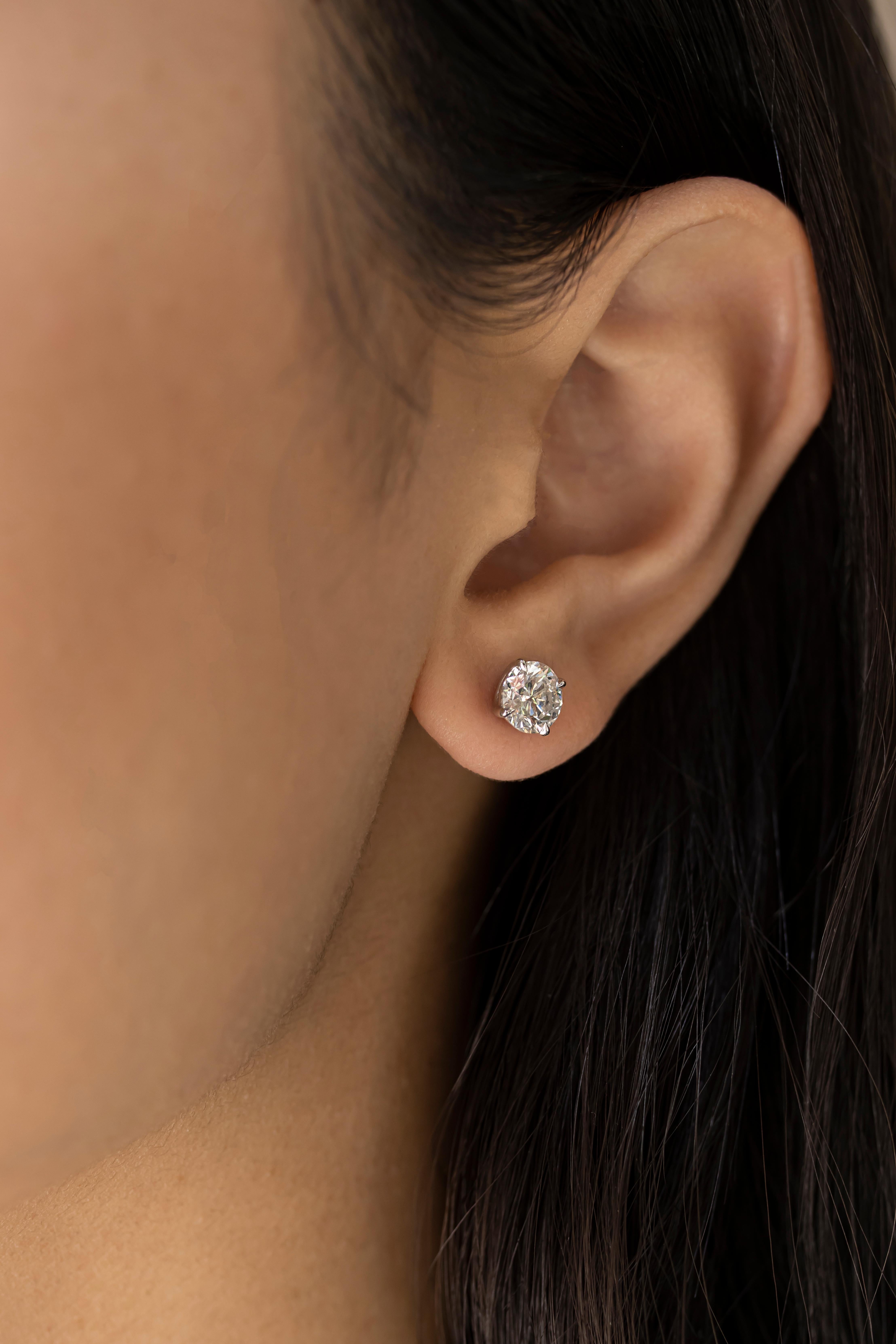 Round Cut 2.09 Carats Total, Round Brilliant Cut Diamond Stud Earrings For Sale
