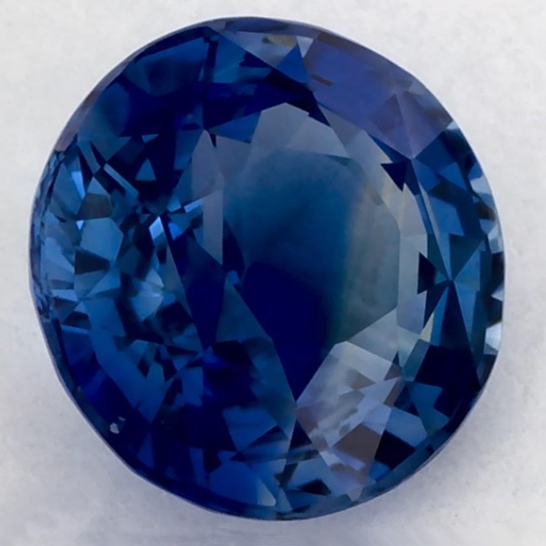 Dieser natürliche blaue Saphir bietet Eleganz und Raffinesse. Mit seiner satten Farbsättigung und seinem präzisen Schliff ist er der perfekte Mittelpunkt für einen Verlobungsring oder ein luxuriöses Schmuckdesign.

Dieser Saphir stammt aus Sri Lanka