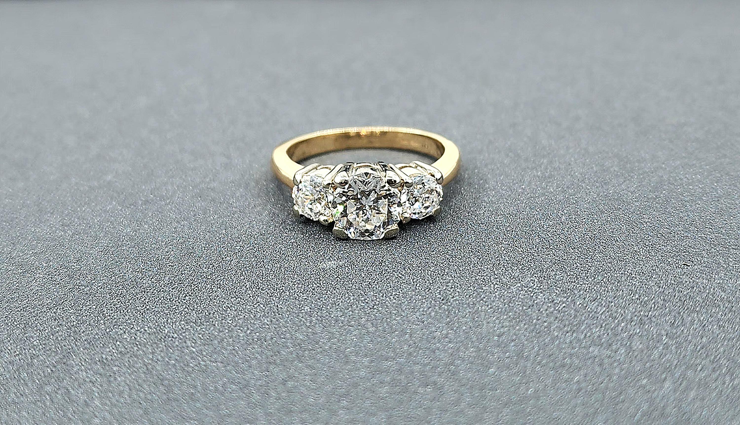 2,09 quilates Anillo de diamantes de tres piedras con talla milenaria certificada en Nuevo Estado en Chicago, IL