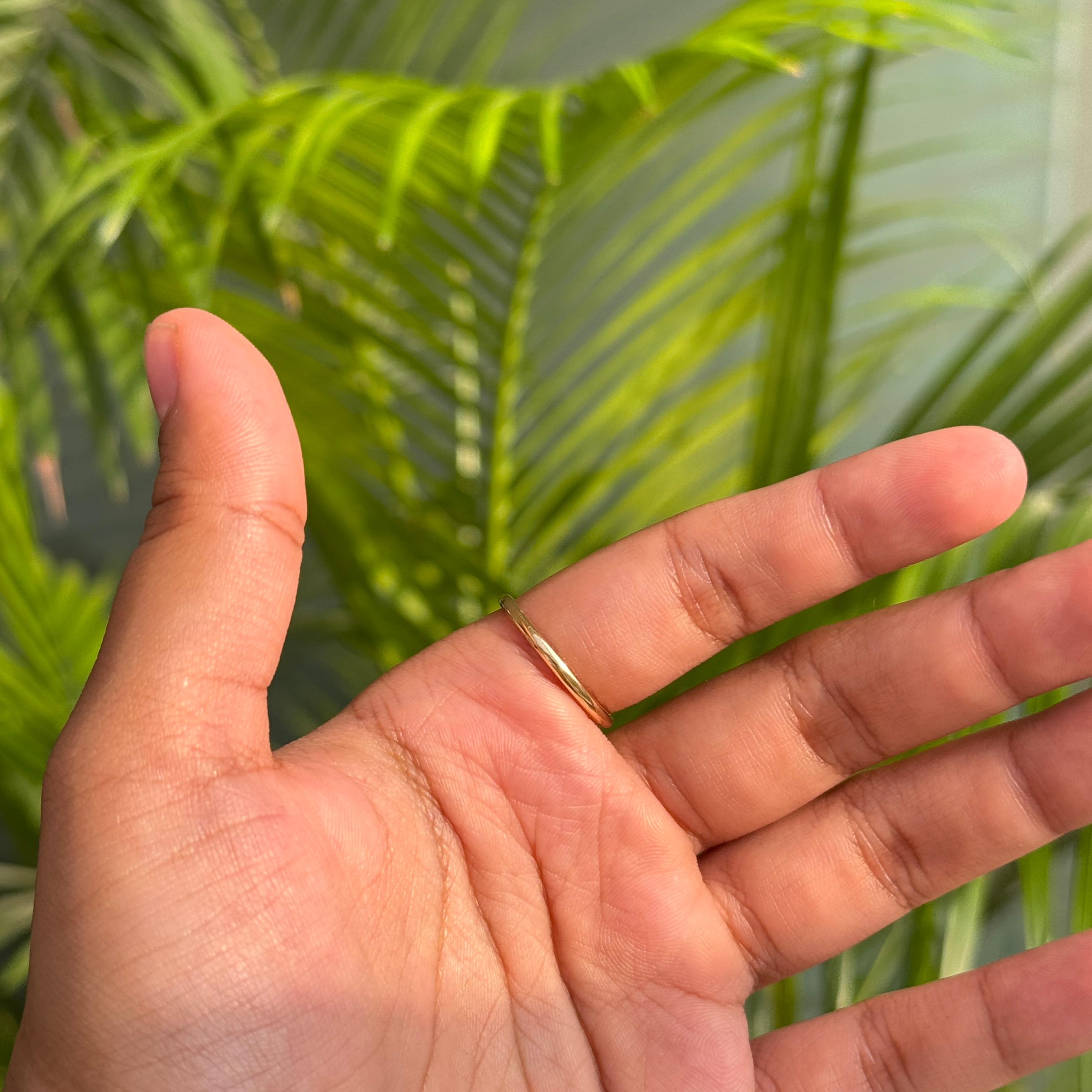 Im Angebot: 2.09 Ct Oval Cut Red Ruby Solitär Ring in 18K Gelbgold mit schwarzem Rhodium () 11