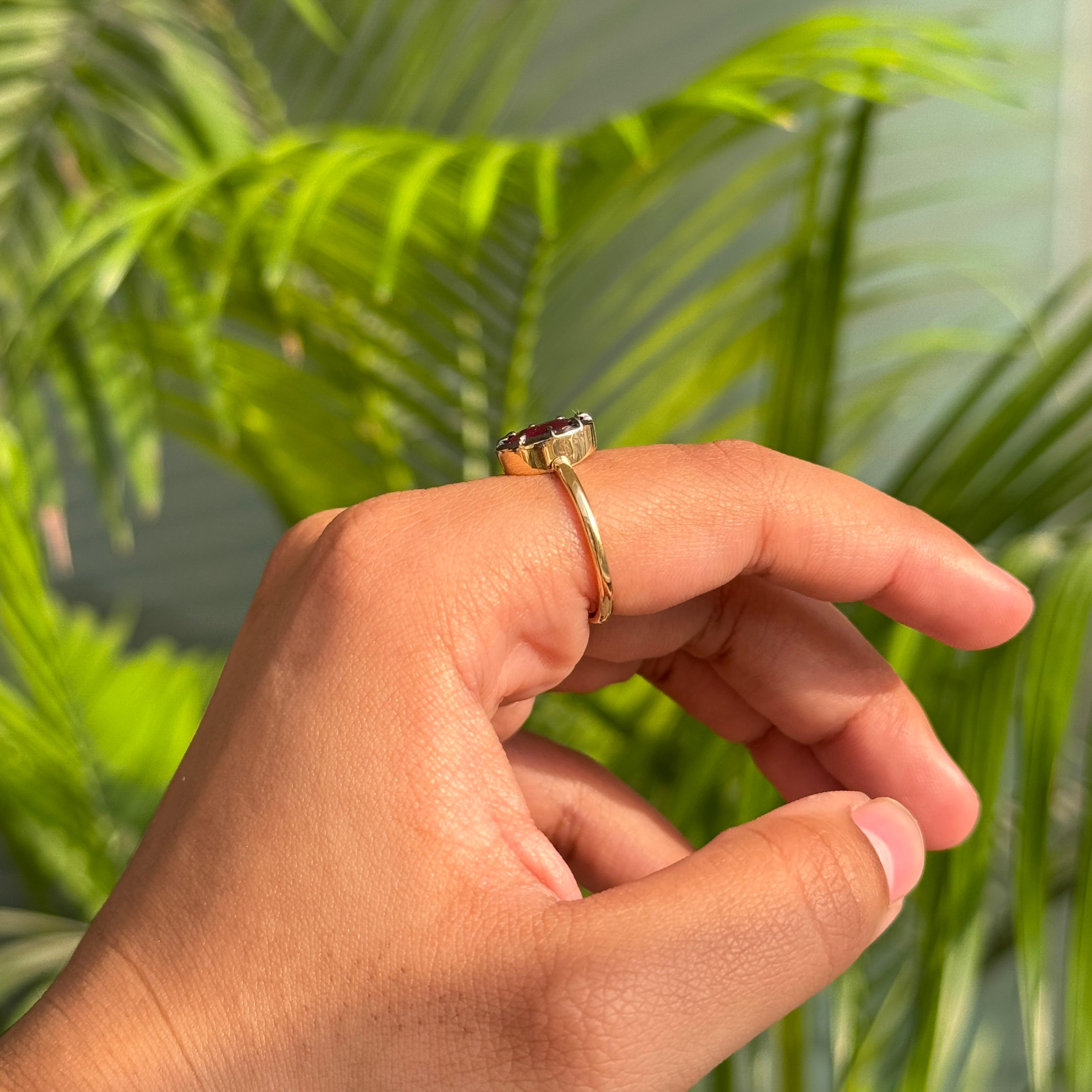 Im Angebot: 2.09 Ct Oval Cut Red Ruby Solitär Ring in 18K Gelbgold mit schwarzem Rhodium () 12