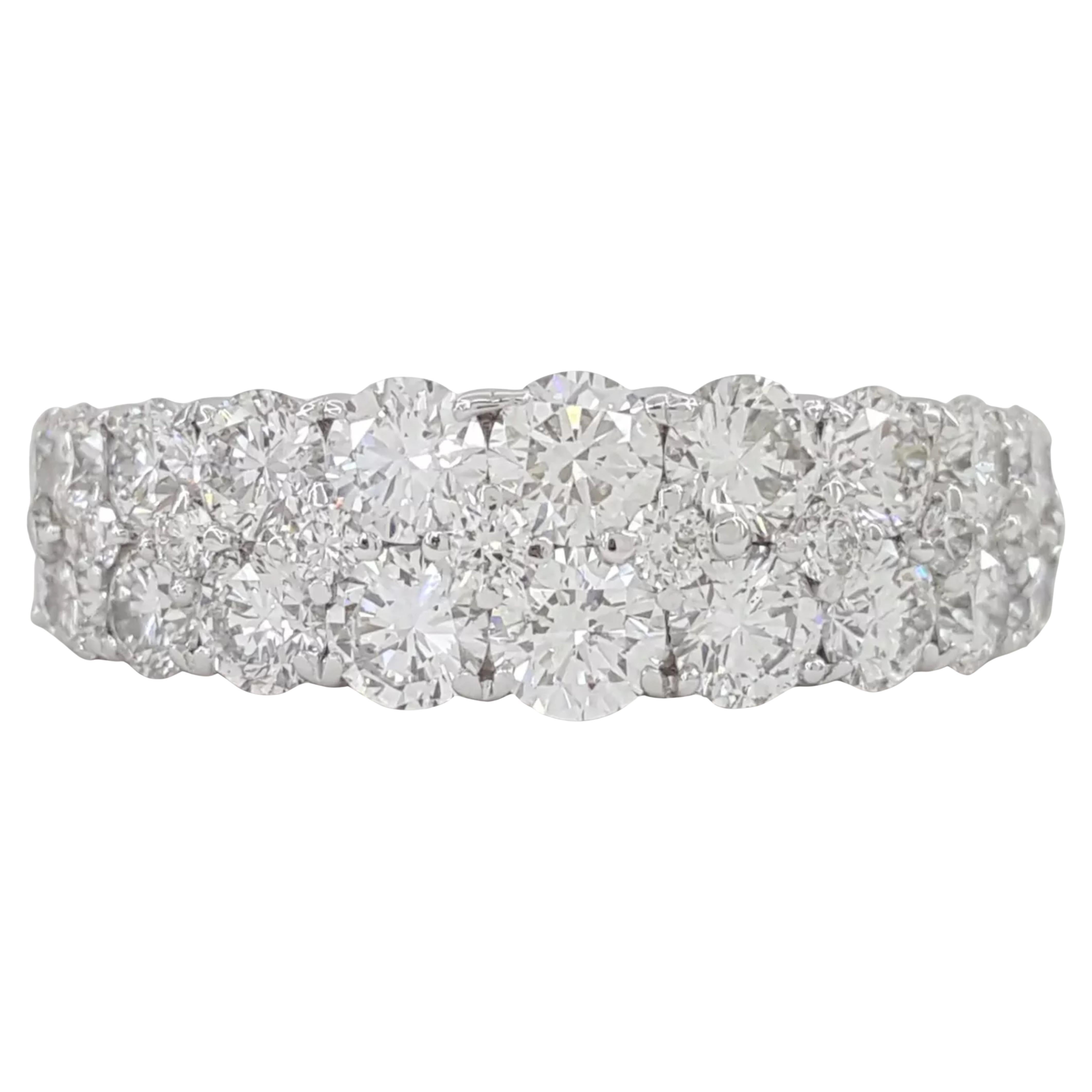 Fascia nuziale con diamante taglio brillante rotondo da 2,09 CT a due file in oro bianco 14 carati