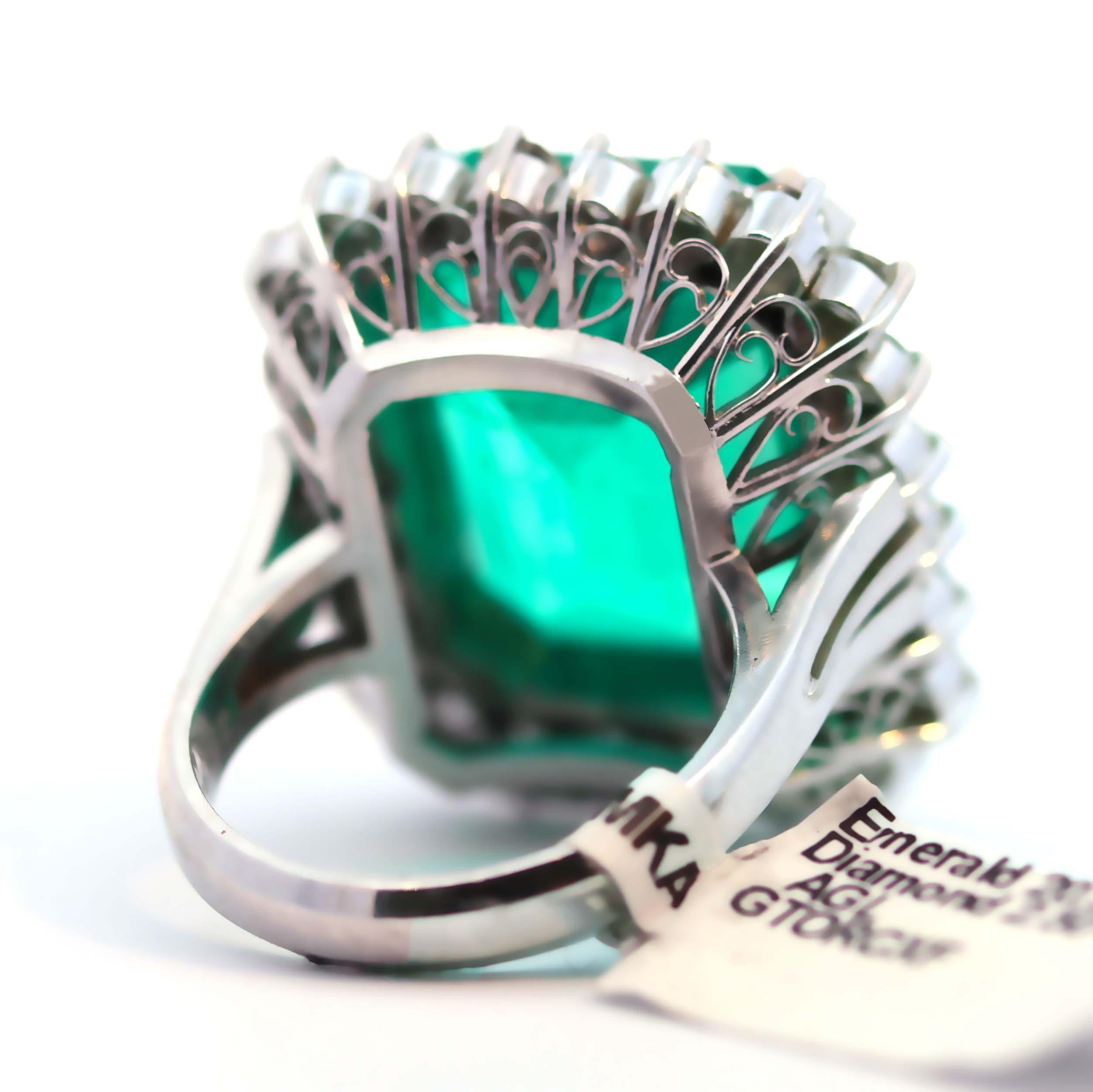 AGL Certified 20.95 carat Colombian Minor Emerald and diamond Cocktail ring. At the center of this ring is a Vibrant, bold, vivid green 20.95-carat emerald-cut emerald, certified by AGL. The use of an emerald cut for the main gem is noteworthy, as