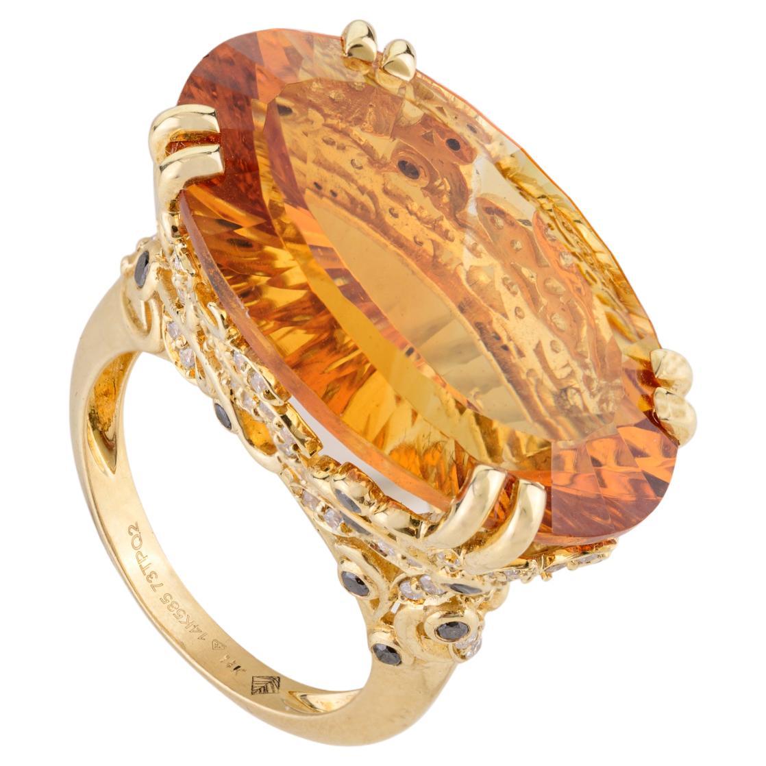 Im Angebot: 20,96 Karat großer Citrin Regal-Cocktailring mit Diamanten aus 14 Karat Gelbgold ()