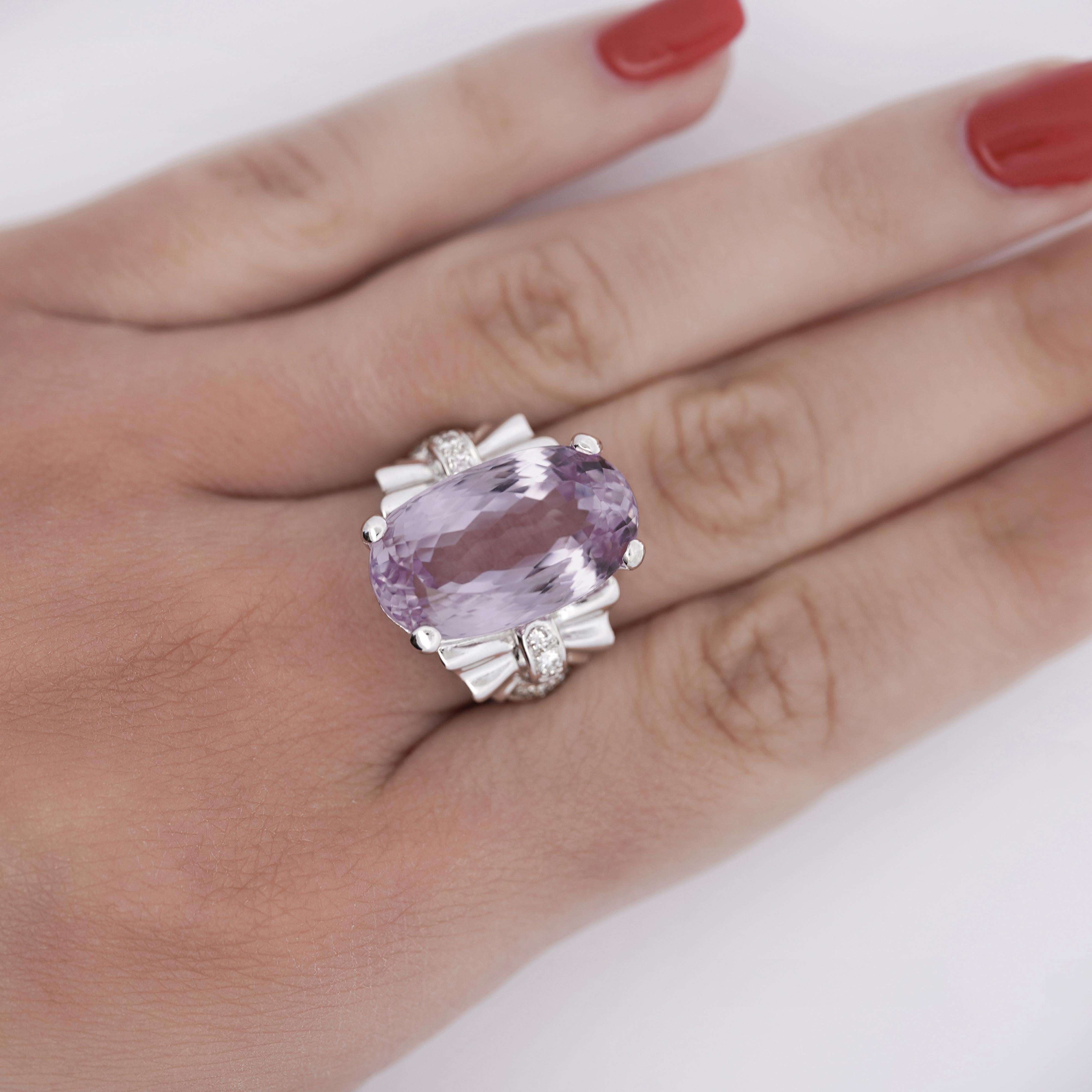 20.96 Oval Light Pink Kunzite and Diamond in Platinum Filigree Cocktail Ring For Sale 3
