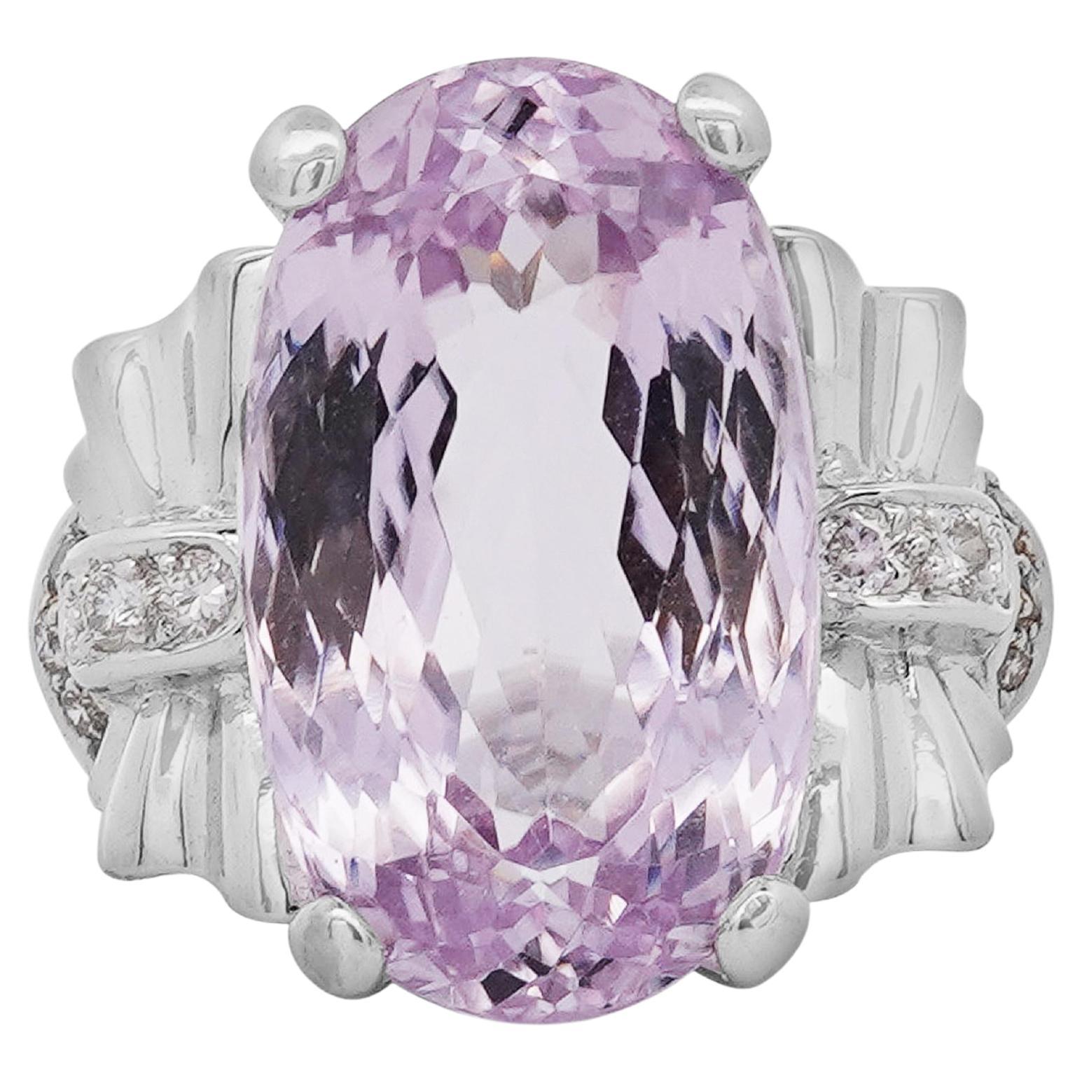 Filigraner Cocktailring aus Platin mit 20,96 ovalem hellrosa Kunzit und Diamant