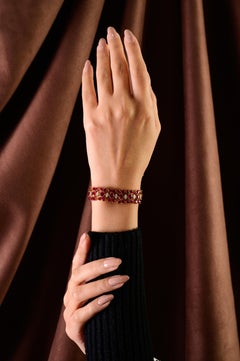 Bracciale a maglie floreali con rubini naturali e diamanti da 20,96 carati in oro giallo 14 carati