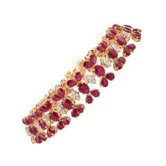 20.96Ct Nature Ruby 
Diamond Statement Floral Link Bracelet en or jaune 18K