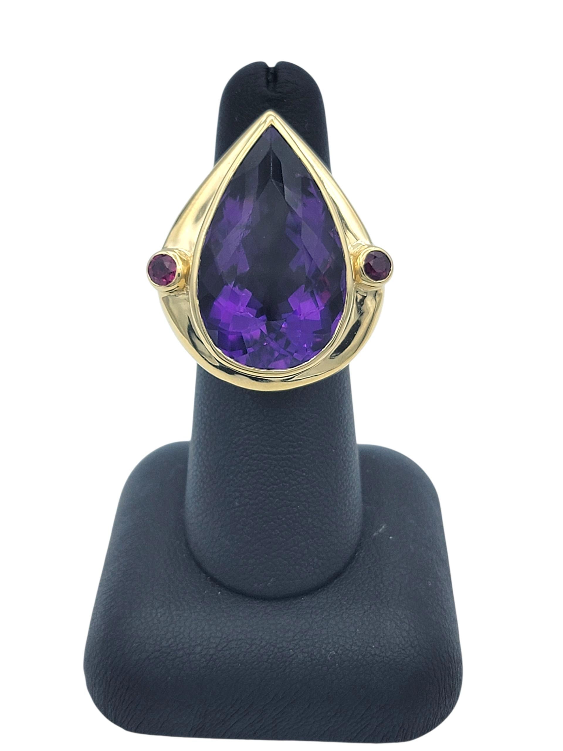 20.98 Bague cocktail en or jaune 14 carats avec améthyste poire et rubis en vente 4
