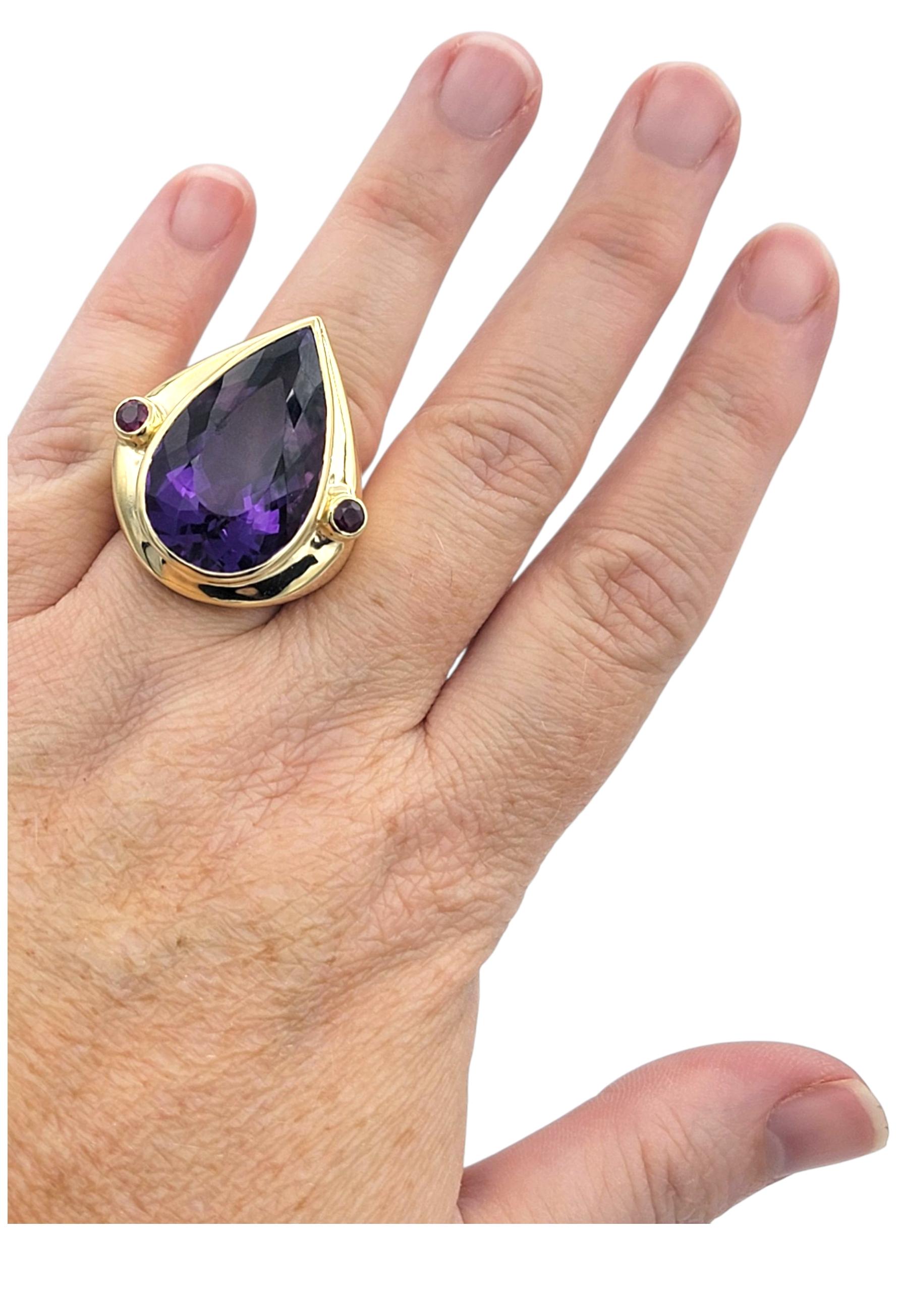 20.98 Bague cocktail en or jaune 14 carats avec améthyste poire et rubis en vente 2