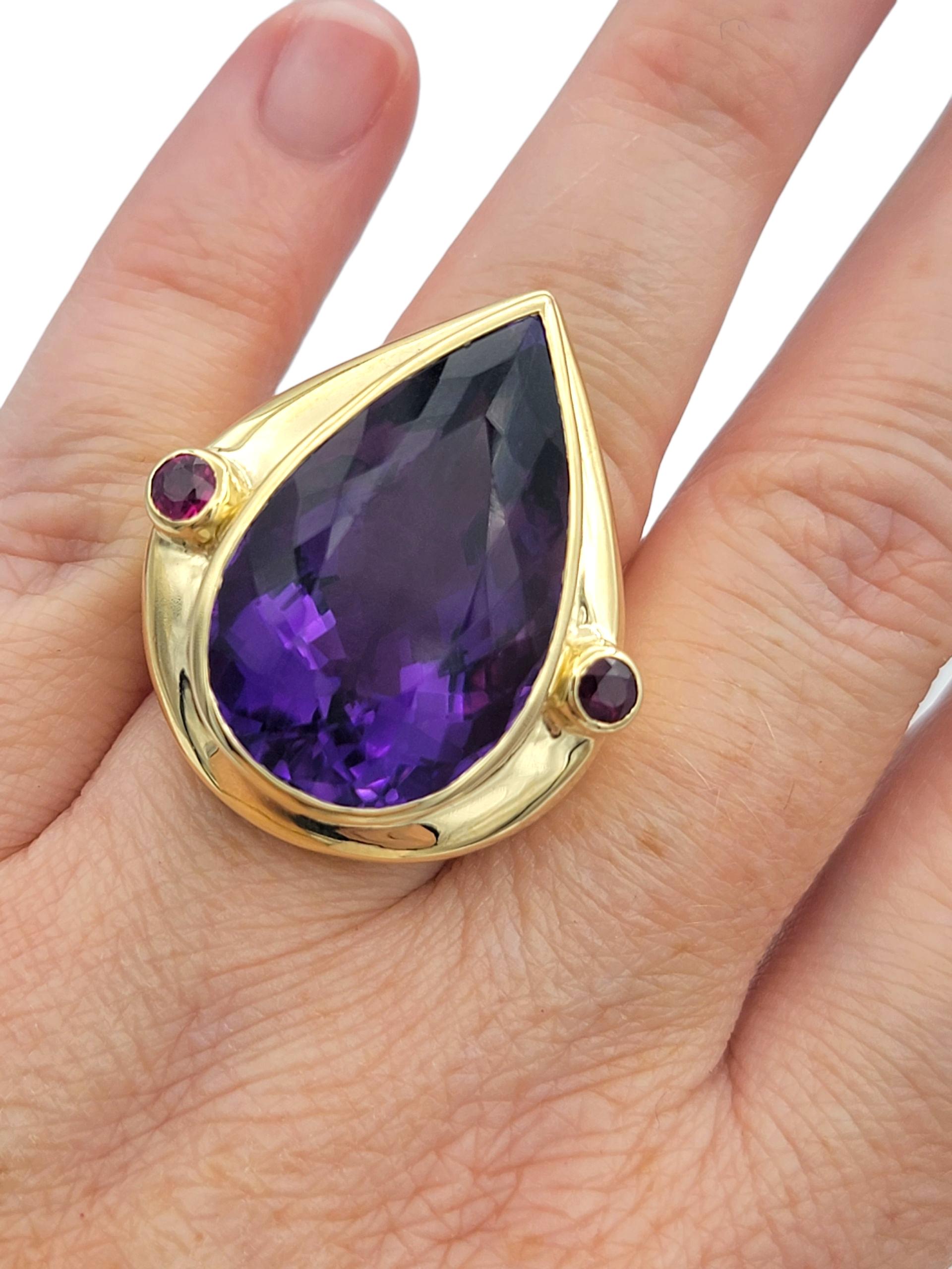 20.98 Bague cocktail en or jaune 14 carats avec améthyste poire et rubis en vente 3