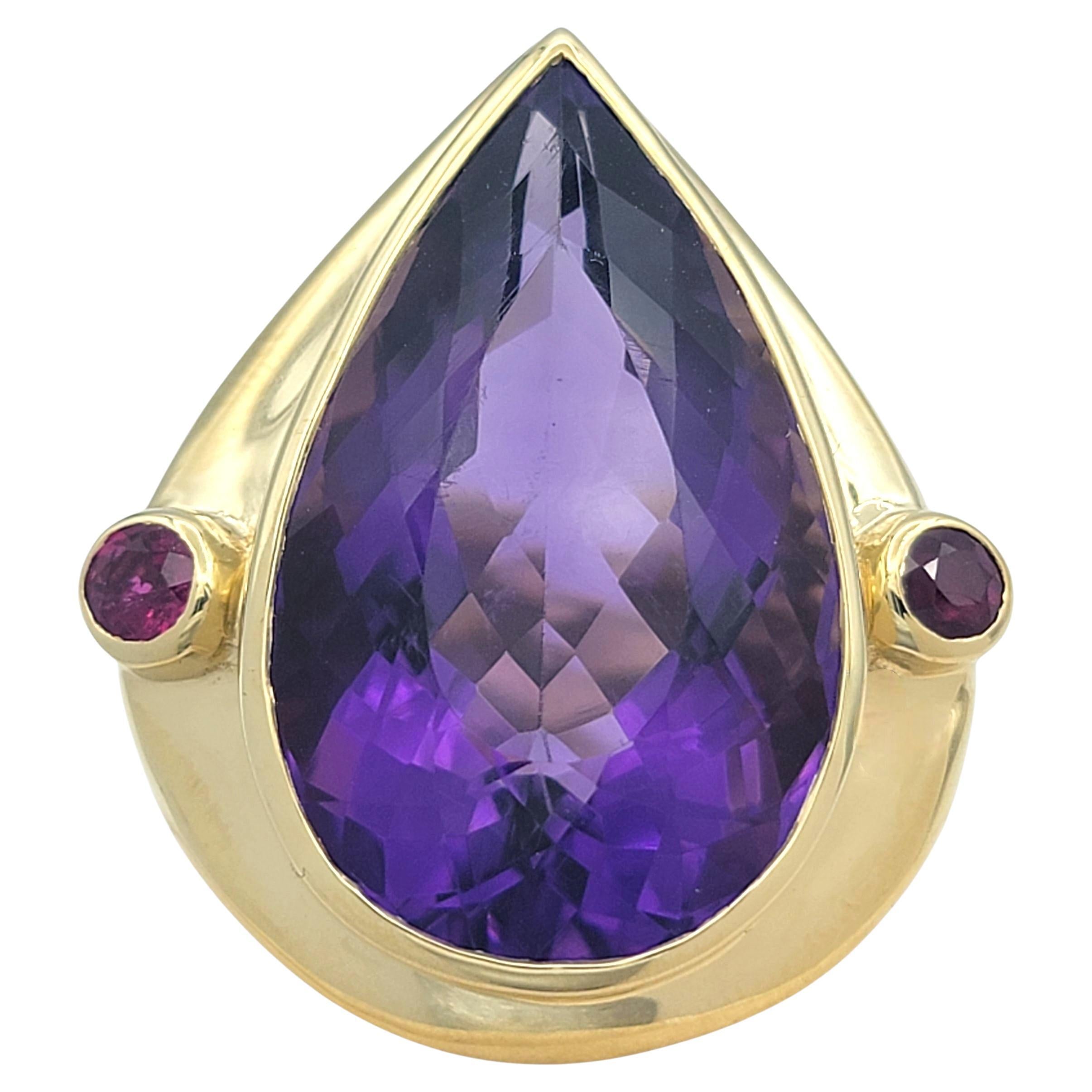 20.98 Bague cocktail en or jaune 14 carats avec améthyste poire et rubis en vente