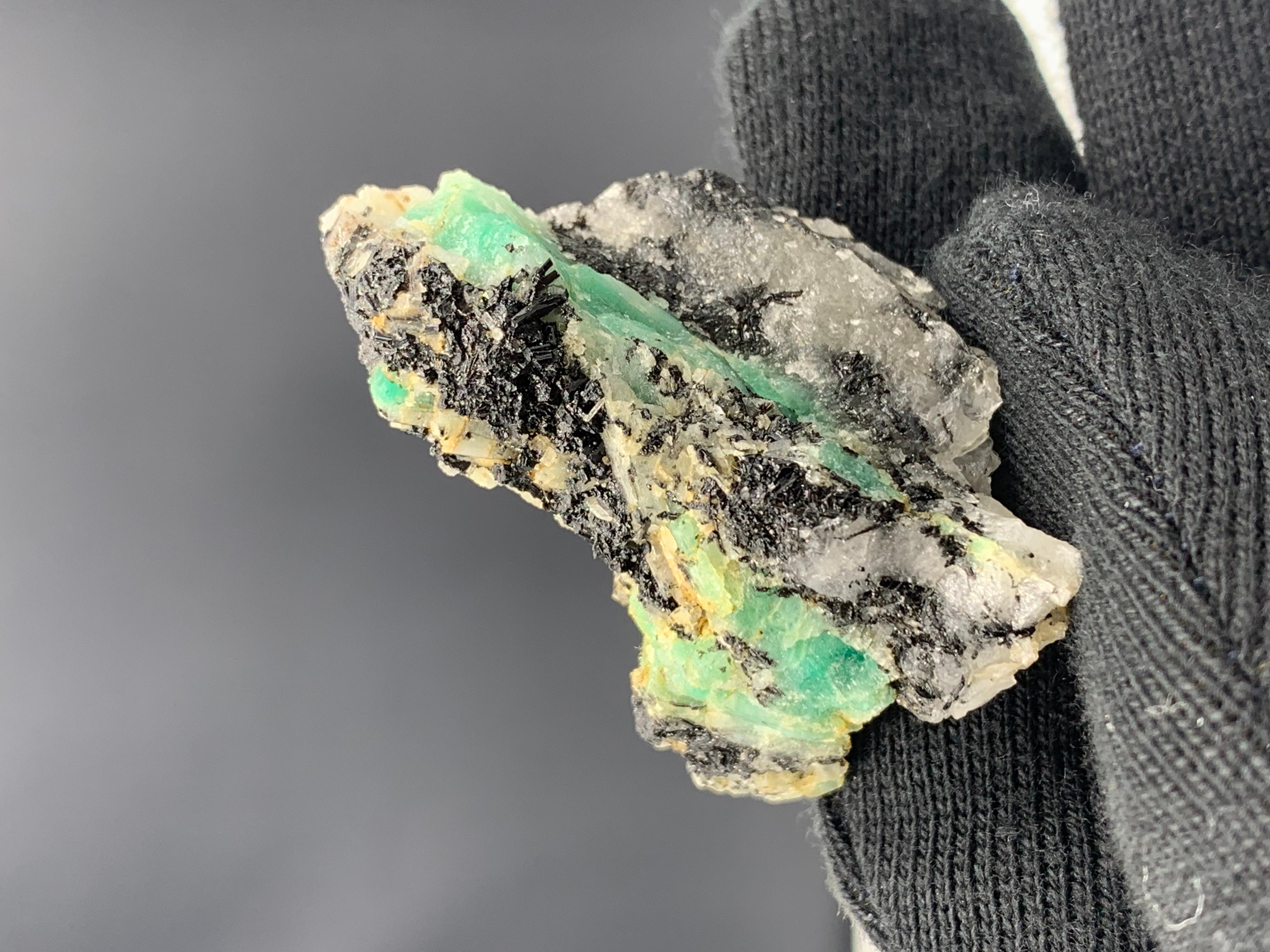 Adam Style 20.98 Gram Lovely Emerald Specimen From Chitral Valley, Pakistan  For Sale