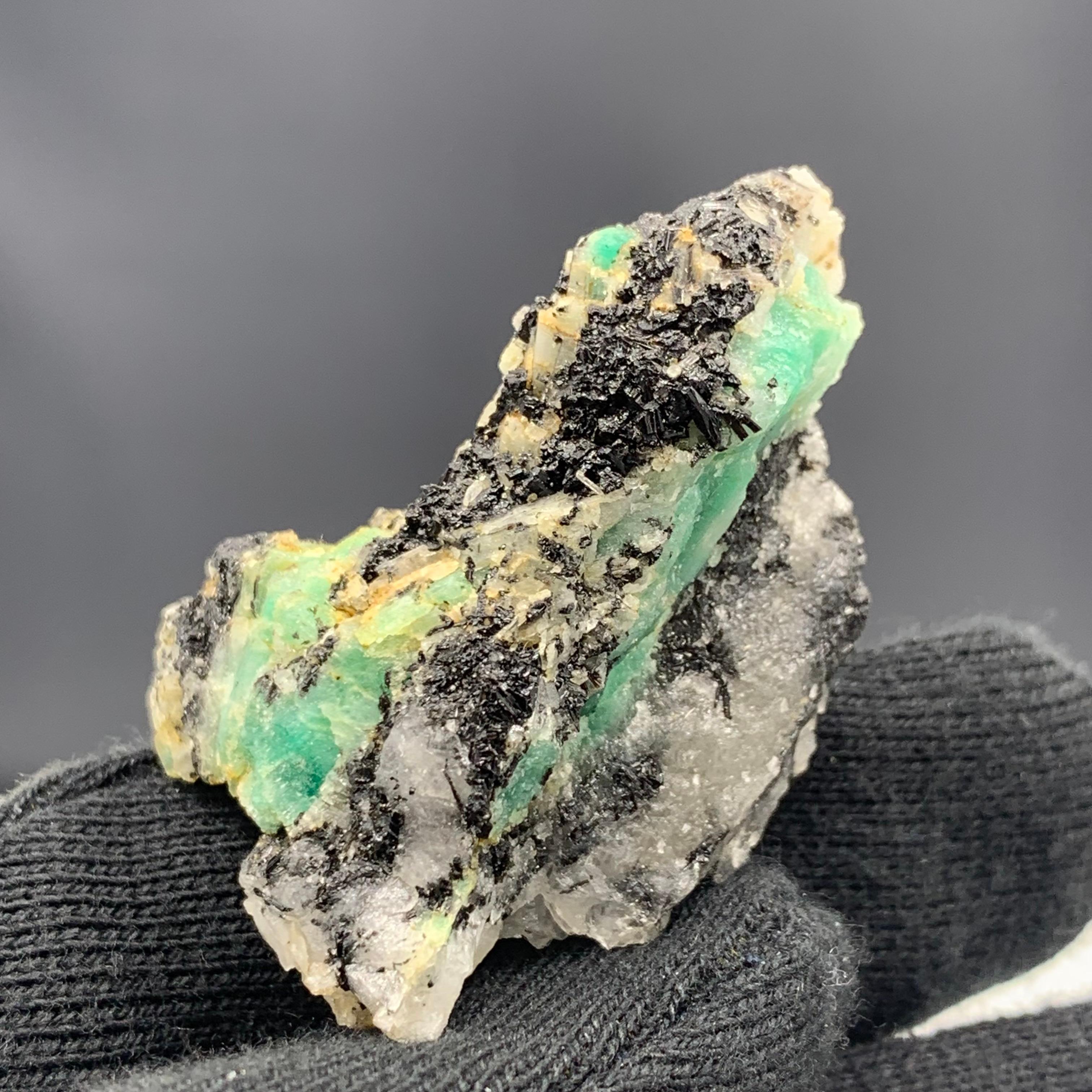 Pakistani 20.98 Gram Lovely Emerald Specimen From Chitral Valley, Pakistan  For Sale