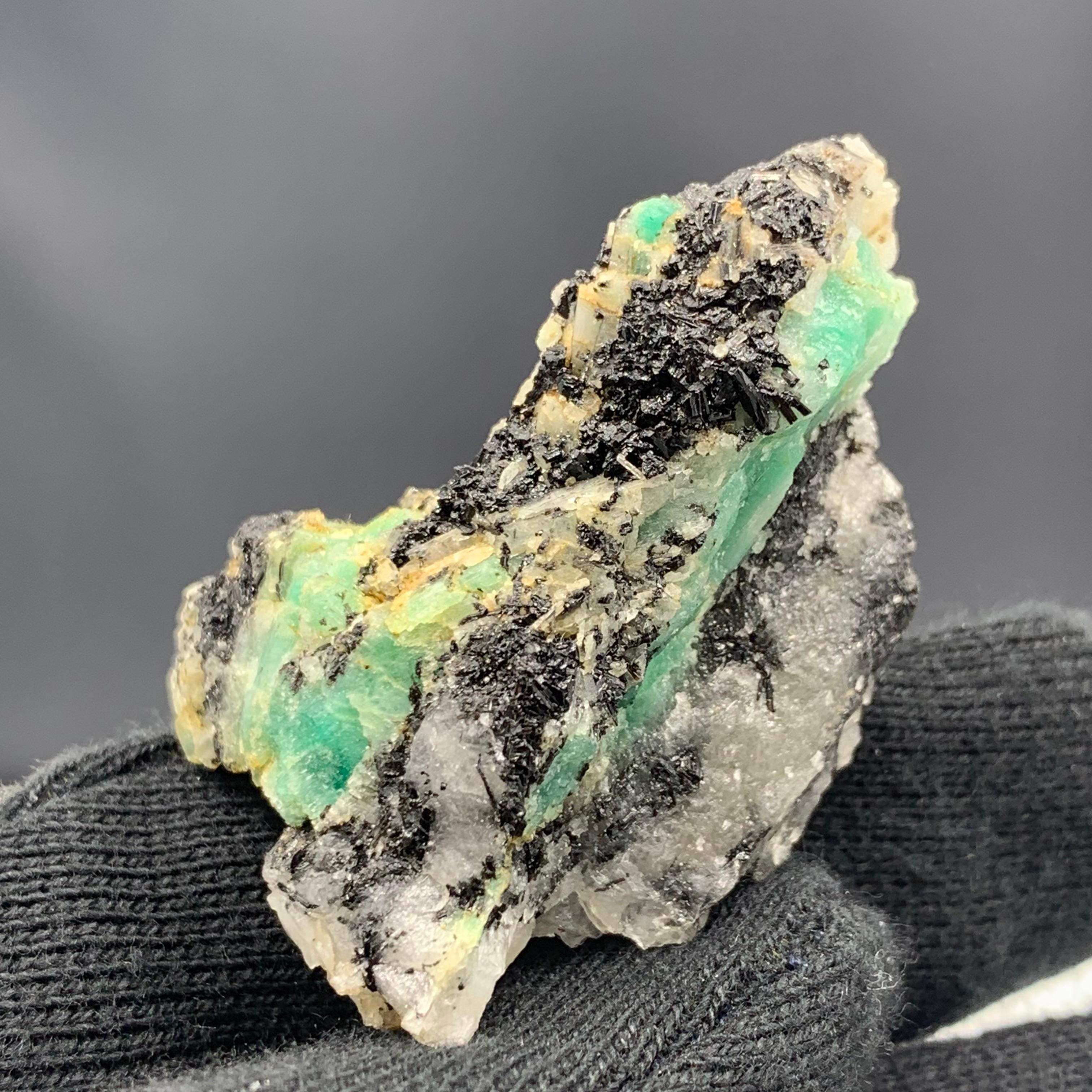 Other 20.98 Gram Lovely Emerald Specimen From Chitral Valley, Pakistan  For Sale