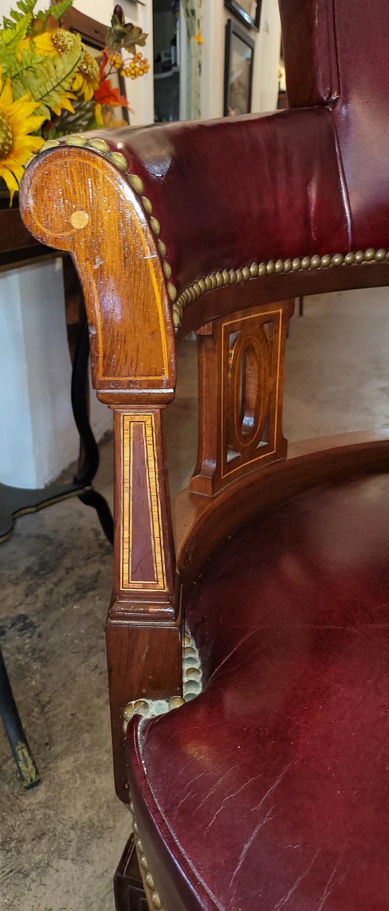 20C Burgundy Executive Swivel Chair In Good Condition For Sale In Dallas, TX