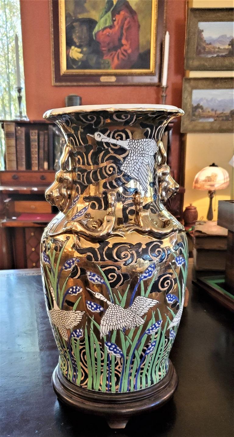 Presenting a lovely mid-20th century Chinese gilt crane vase.

Has a sticker on the base to indicate it was made in Macao.

In the Qianglong style with marks.

The vase is in near mint condition. It is white porcelain which has been entirely