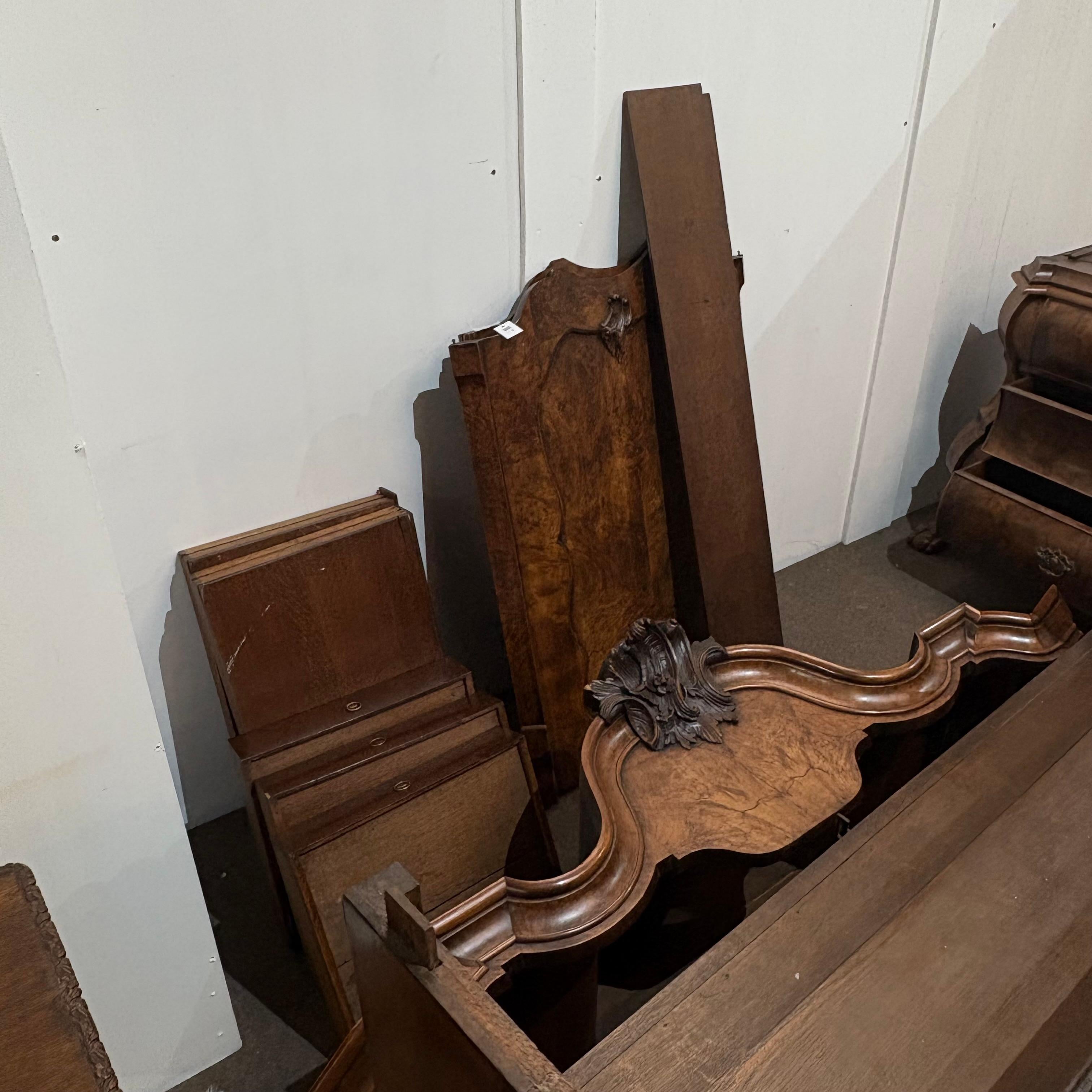 Prensa de lino de nogal holandés 20C con forma de bomba Nogal en venta