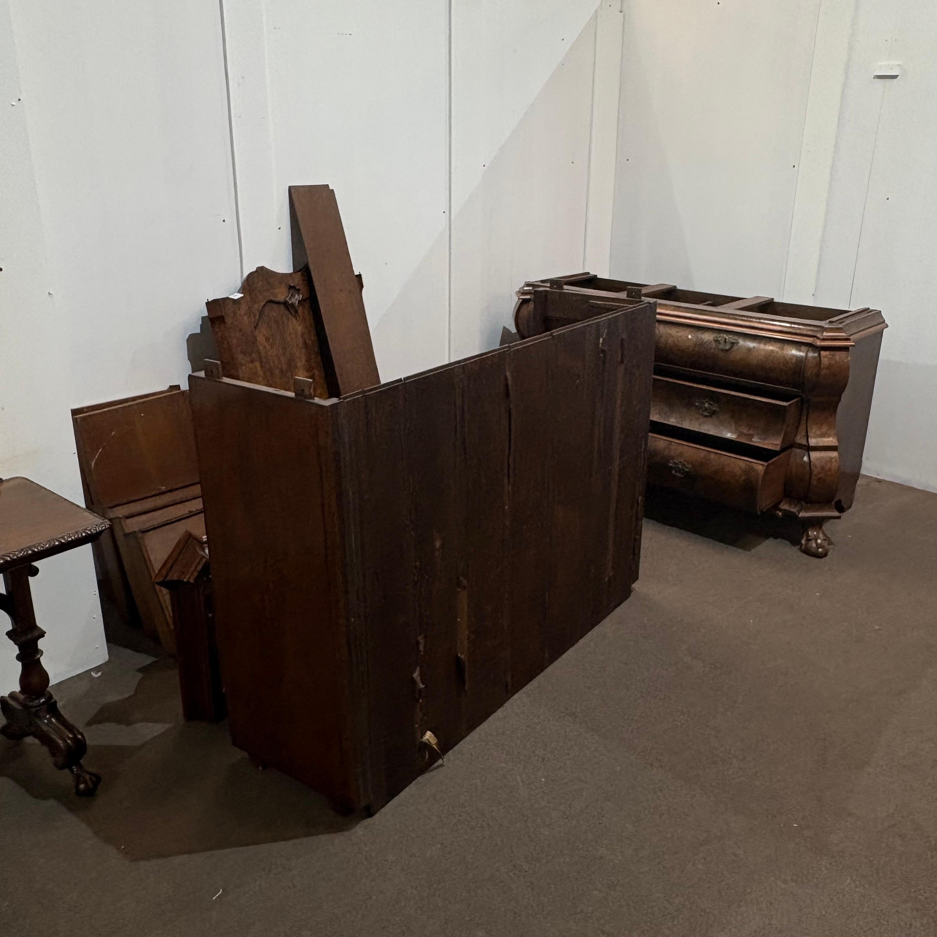 Prensa de lino de nogal holandés 20C con forma de bomba en venta 1