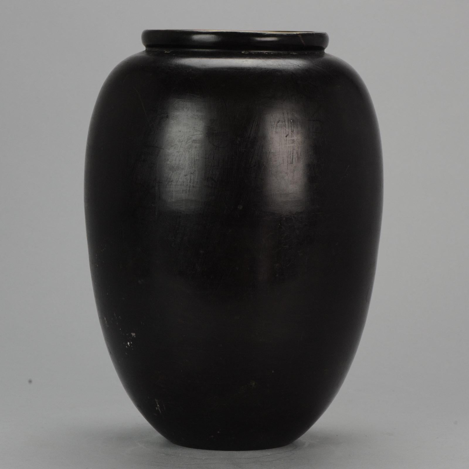 Meiji 20th Century Japanese Bronze Vase Monochrome Dark Color Heavy 3.7kg For Sale